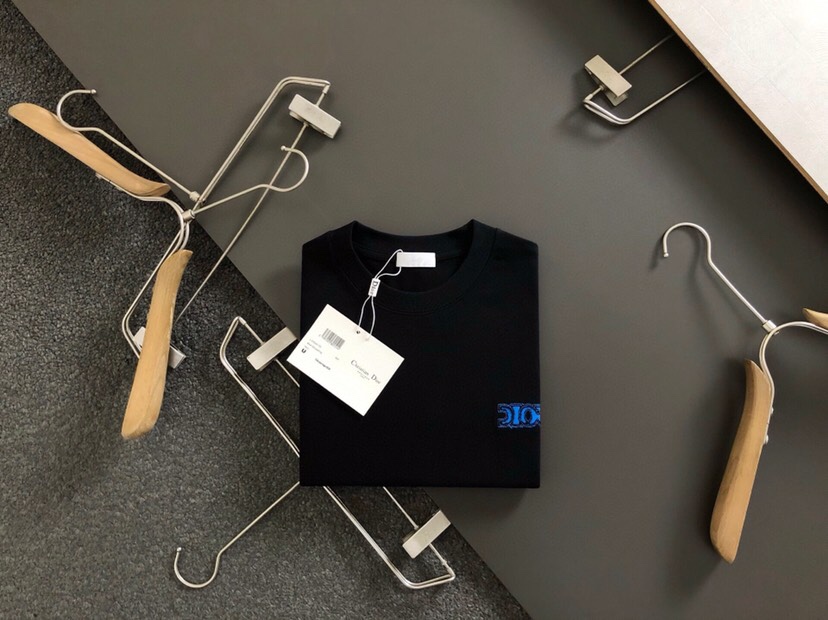  Dior 迪奥25春夏顶级字母烧花经典短袖圆领T恤，精致工艺面料，顶级元素融合打造，经典短袖3标齐全，