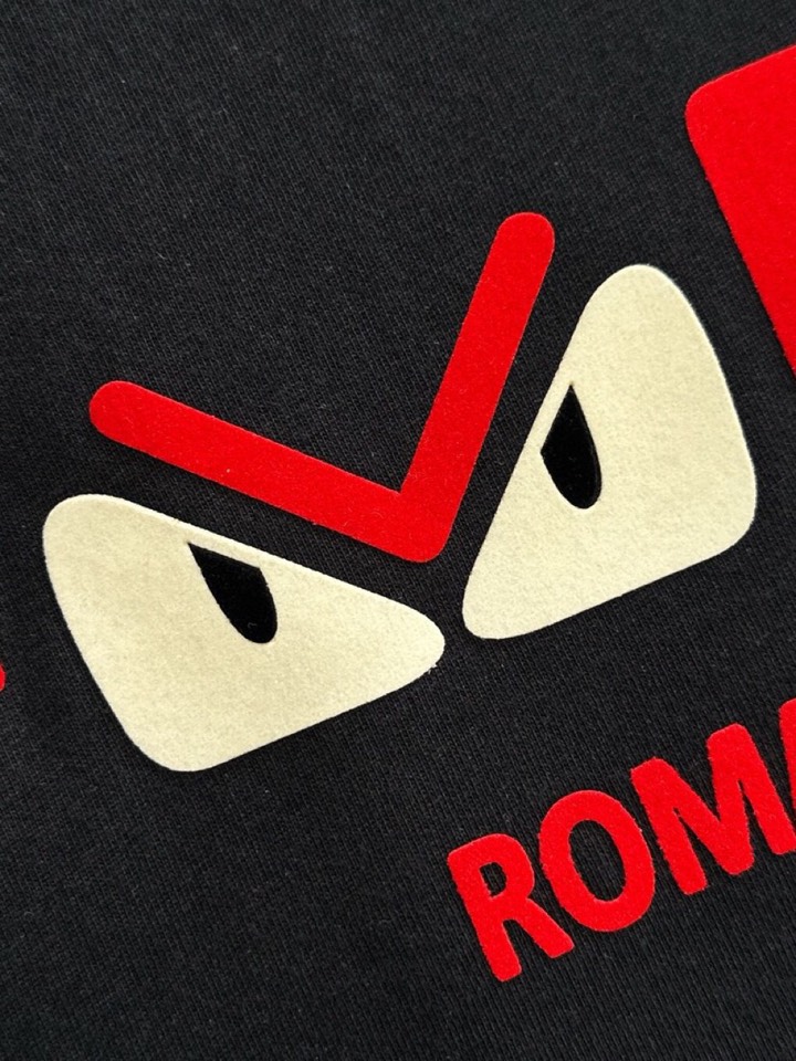  FENDI 芬迪2025SS春夏最新款圆领时尚短袖圆领T恤，官网同步，纯棉面料！贴肤舒适，耐看又好穿，