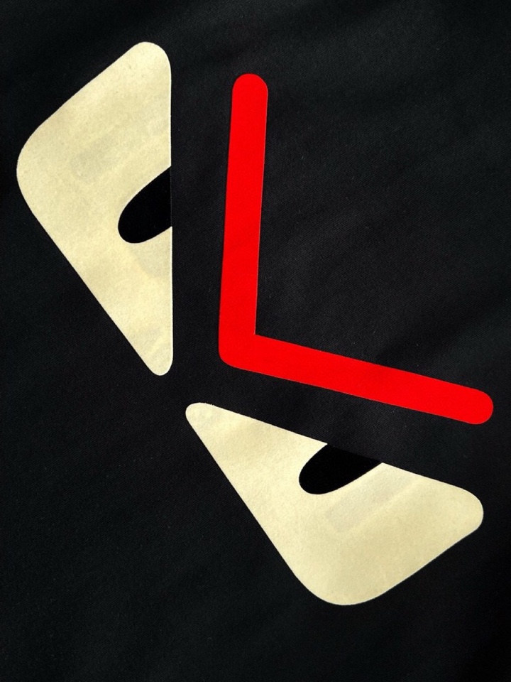  FENDI 芬迪2025SS春夏最新款圆领时尚短袖圆领T恤，官网同步，纯棉面料！贴肤舒适，耐看又好穿，