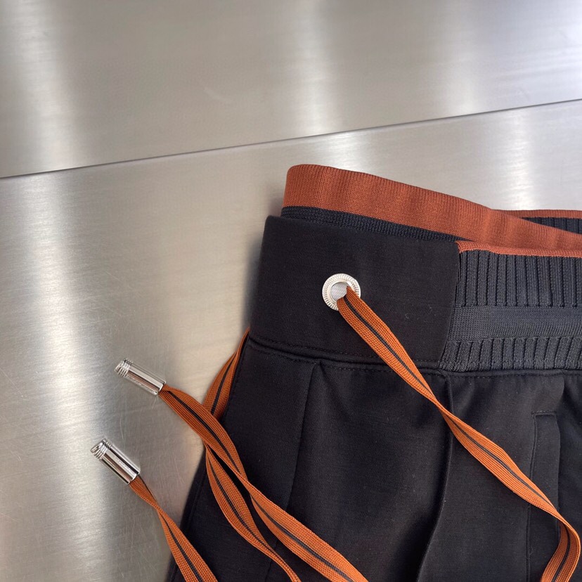  Ermenegildo Zegna 杰尼亚空气层质感长裤休闲裤\n质感老钱男士束腰直筒休闲裤，裤腰罗纹