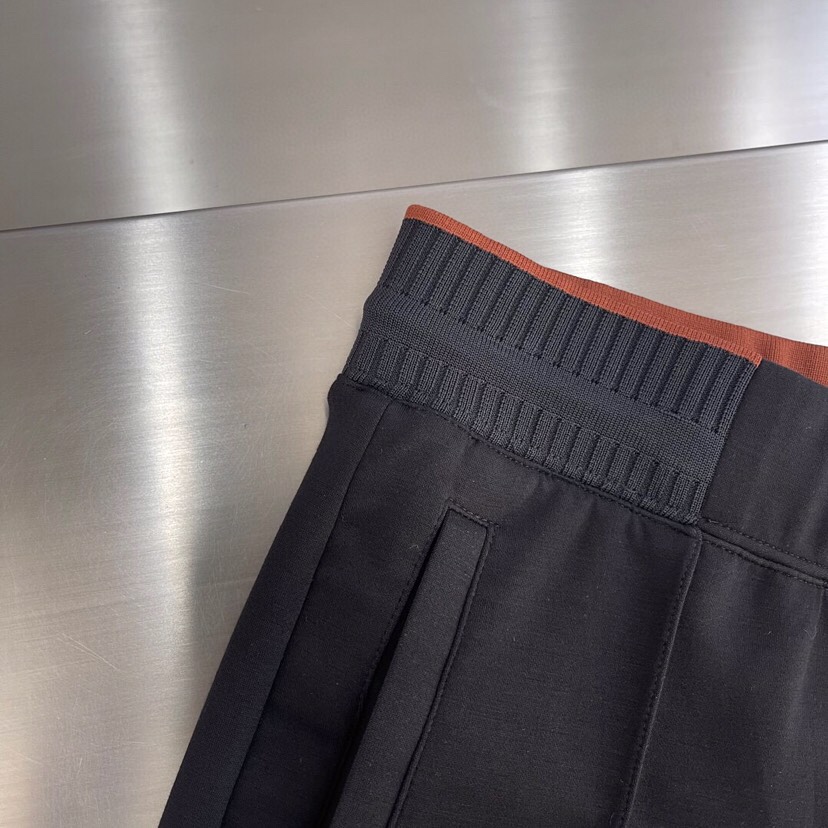  Ermenegildo Zegna 杰尼亚空气层质感长裤休闲裤\n质感老钱男士束腰直筒休闲裤，裤腰罗纹