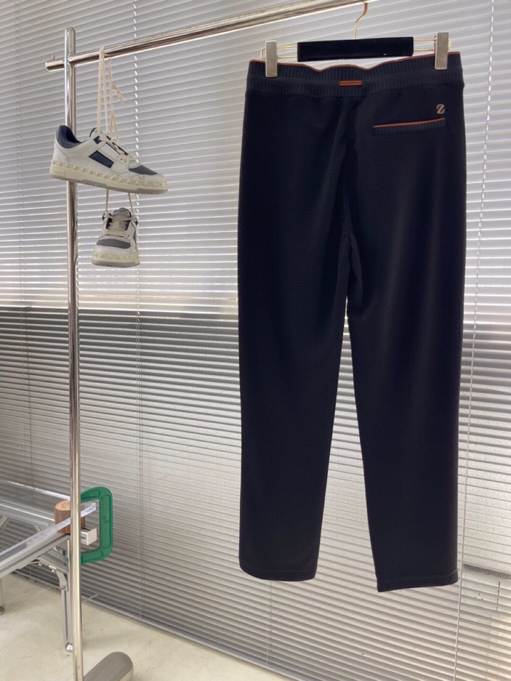  Ermenegildo Zegna 杰尼亚空气层质感长裤休闲裤\n质感老钱男士束腰直筒休闲裤，裤腰罗纹