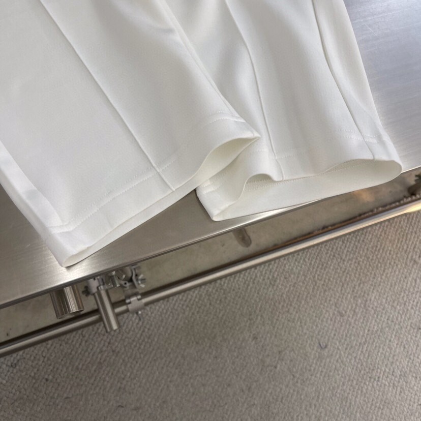  Ermenegildo Zegna 杰尼亚空气层质感长裤休闲裤\n质感老钱男士束腰直筒休闲裤，裤腰罗纹