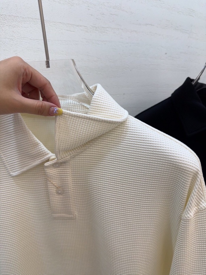  ami 2025秋冬Ami微潮系列微阔版翻领卫衣，300克重的天丝棉，经典的华夫格提花纹理，交织出复古