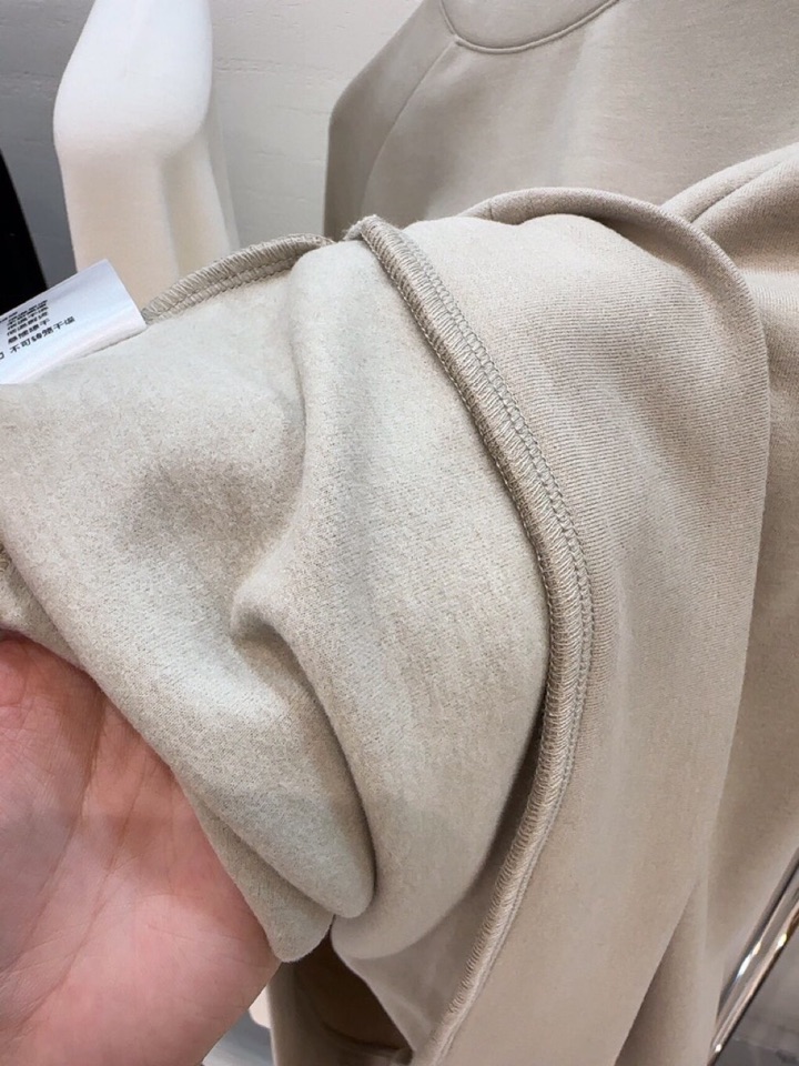  Ermenegildo Zegna 杰尼亚秋冬系列，插肩袖设计卫衣款圆领长袖T恤，320克重双面绒醋酸