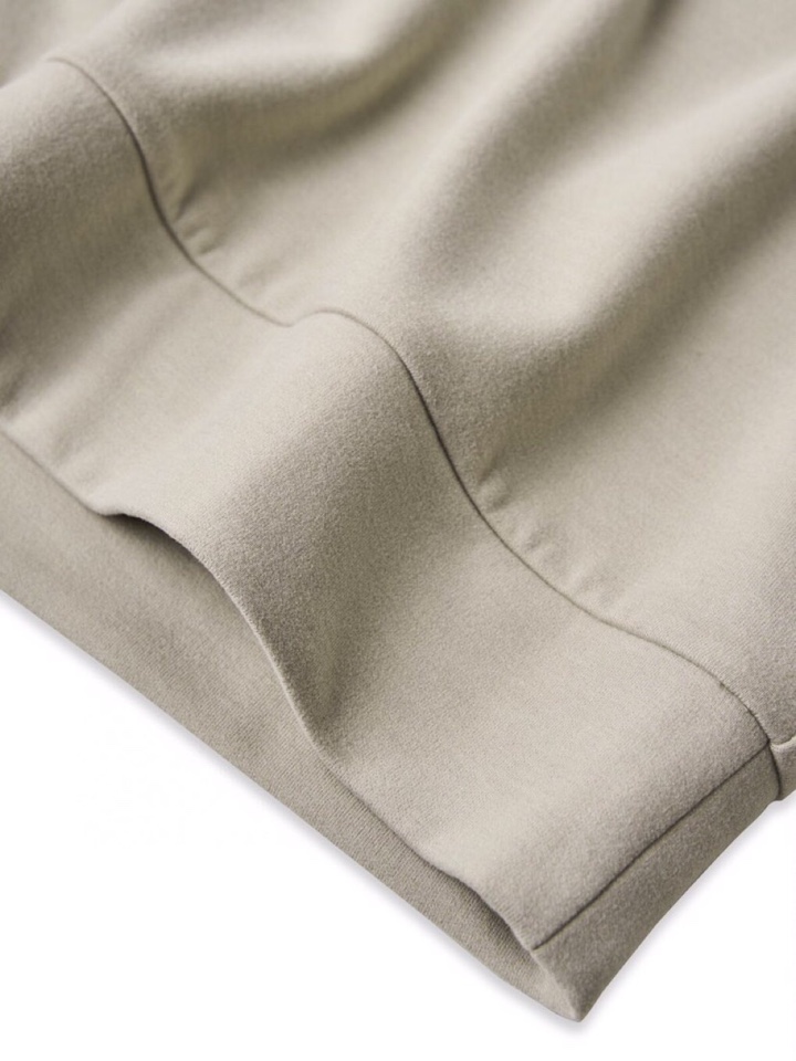  Ermenegildo Zegna 杰尼亚秋冬系列，插肩袖设计卫衣款圆领长袖T恤，320克重双面绒醋酸