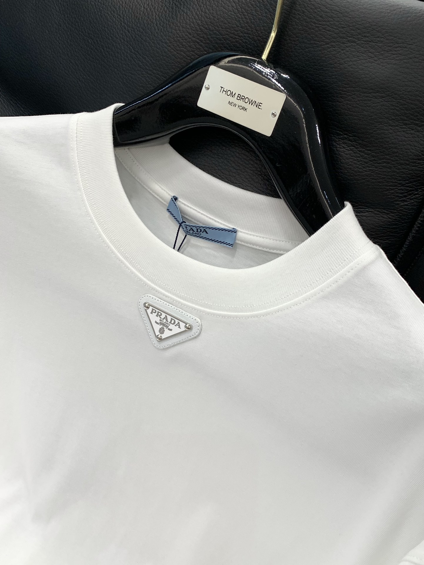 ，PRADA 普拉达，2025夏季最新品，专柜同步有售，时尚休闲圆领长袖T恤，进口原版面料，做工极为复杂