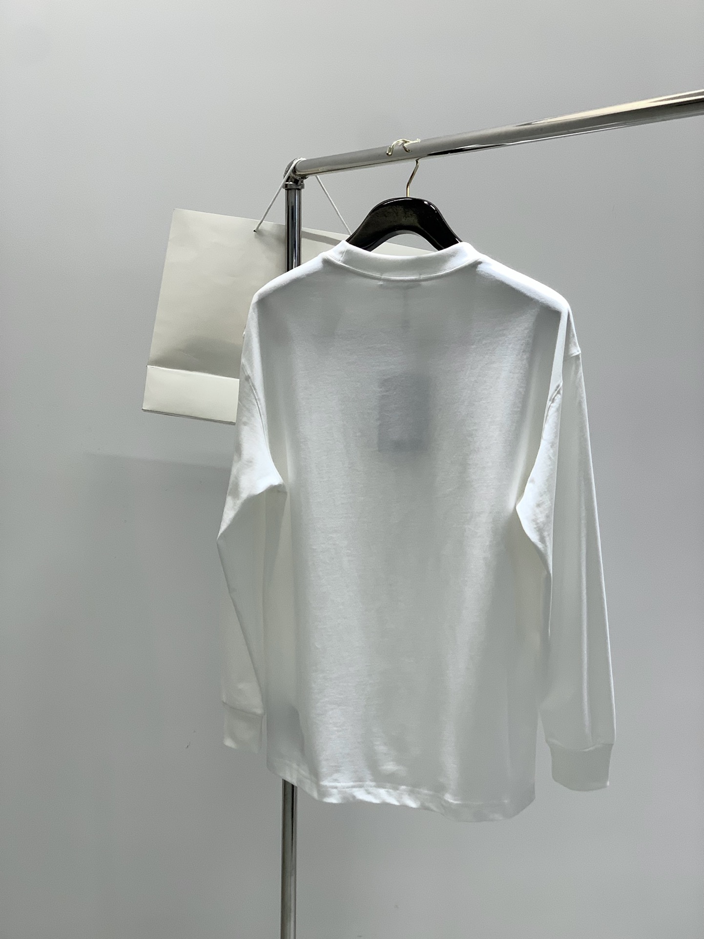 ，PRADA 普拉达，2025夏季最新品，专柜同步有售，时尚休闲圆领长袖T恤，进口原版面料，做工极为复杂