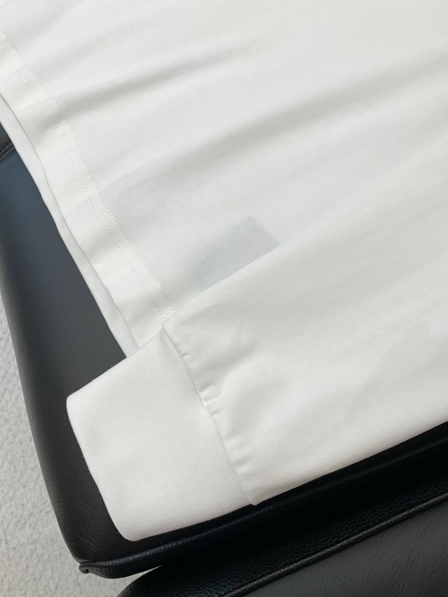 ，PRADA 普拉达，2025夏季最新品，专柜同步有售，时尚休闲圆领长袖T恤，进口原版面料，做工极为复杂