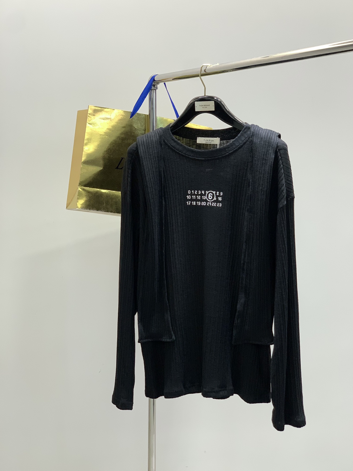 ，Maison Margiela马吉拉，2025早秋最新品，专柜同步有售，原单狠货，时尚休闲圆领长袖T恤