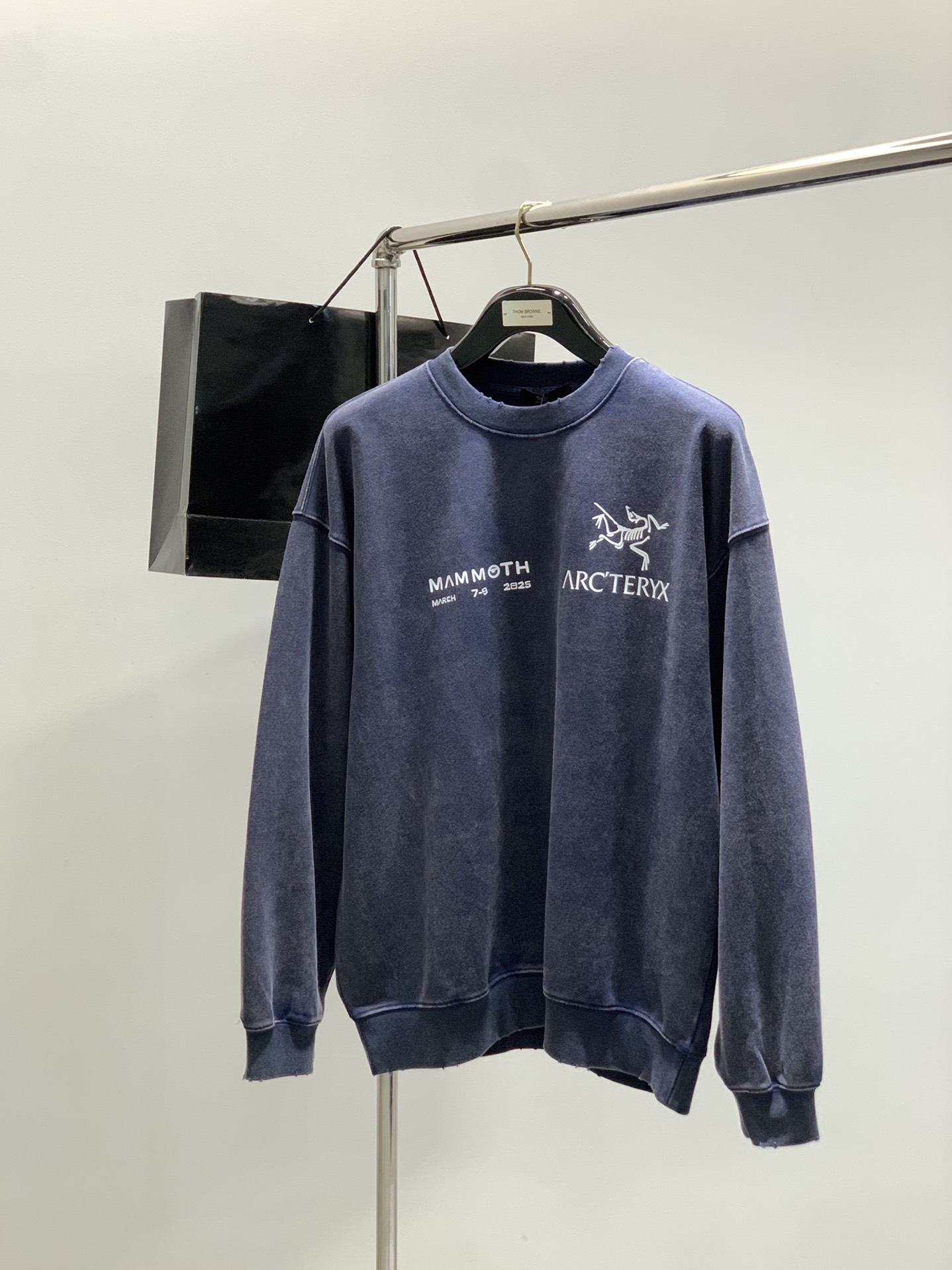 ，ARCTERYX 始祖鸟，2025早秋AW新品，时尚休闲圆领长袖卫衣，专柜同步有售，原单狠货，进口原版