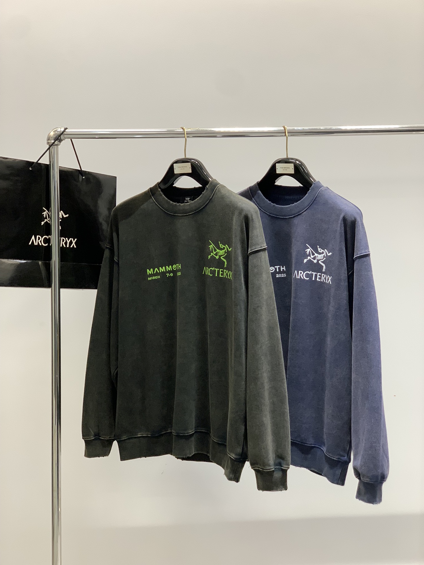 ，ARCTERYX 始祖鸟，2025早秋AW新品，时尚休闲圆领长袖卫衣，专柜同步有售，原单狠货，进口原版