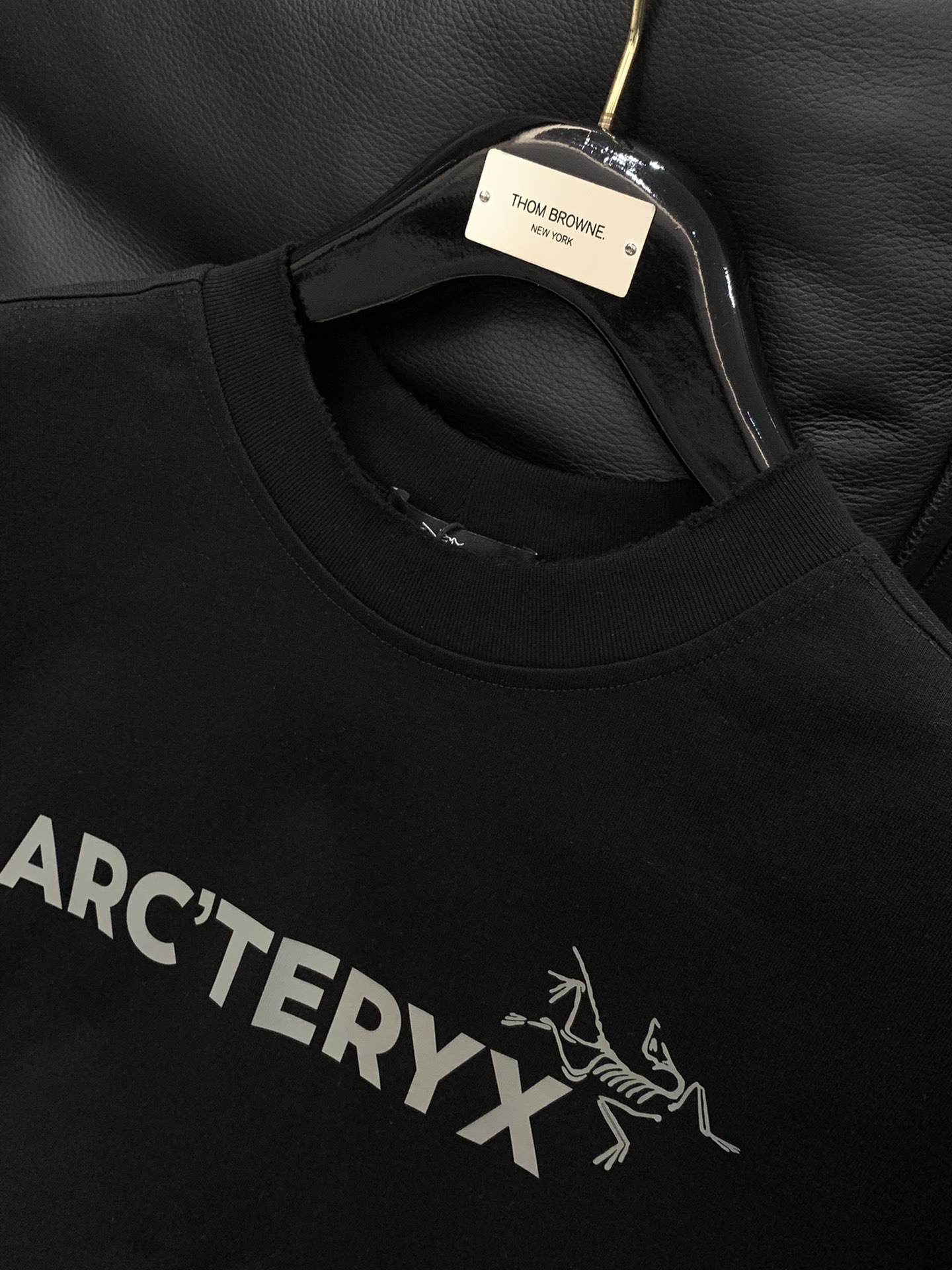，ARCTERYX 始祖鸟，2025早秋AW新品，时尚休闲圆领长袖卫衣，专柜同步有售，原单狠货，进口原版