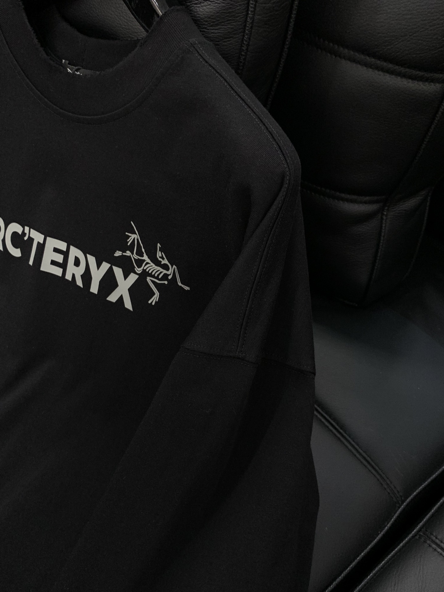 ，ARCTERYX 始祖鸟，2025早秋AW新品，时尚休闲圆领长袖卫衣，专柜同步有售，原单狠货，进口原版