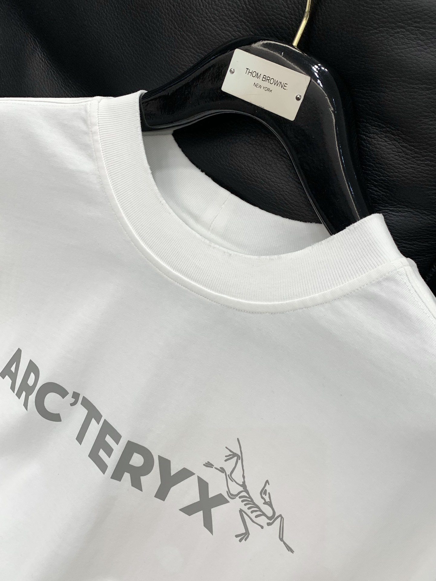，ARCTERYX 始祖鸟，2025早秋AW新品，时尚休闲圆领长袖卫衣，专柜同步有售，原单狠货，进口原版