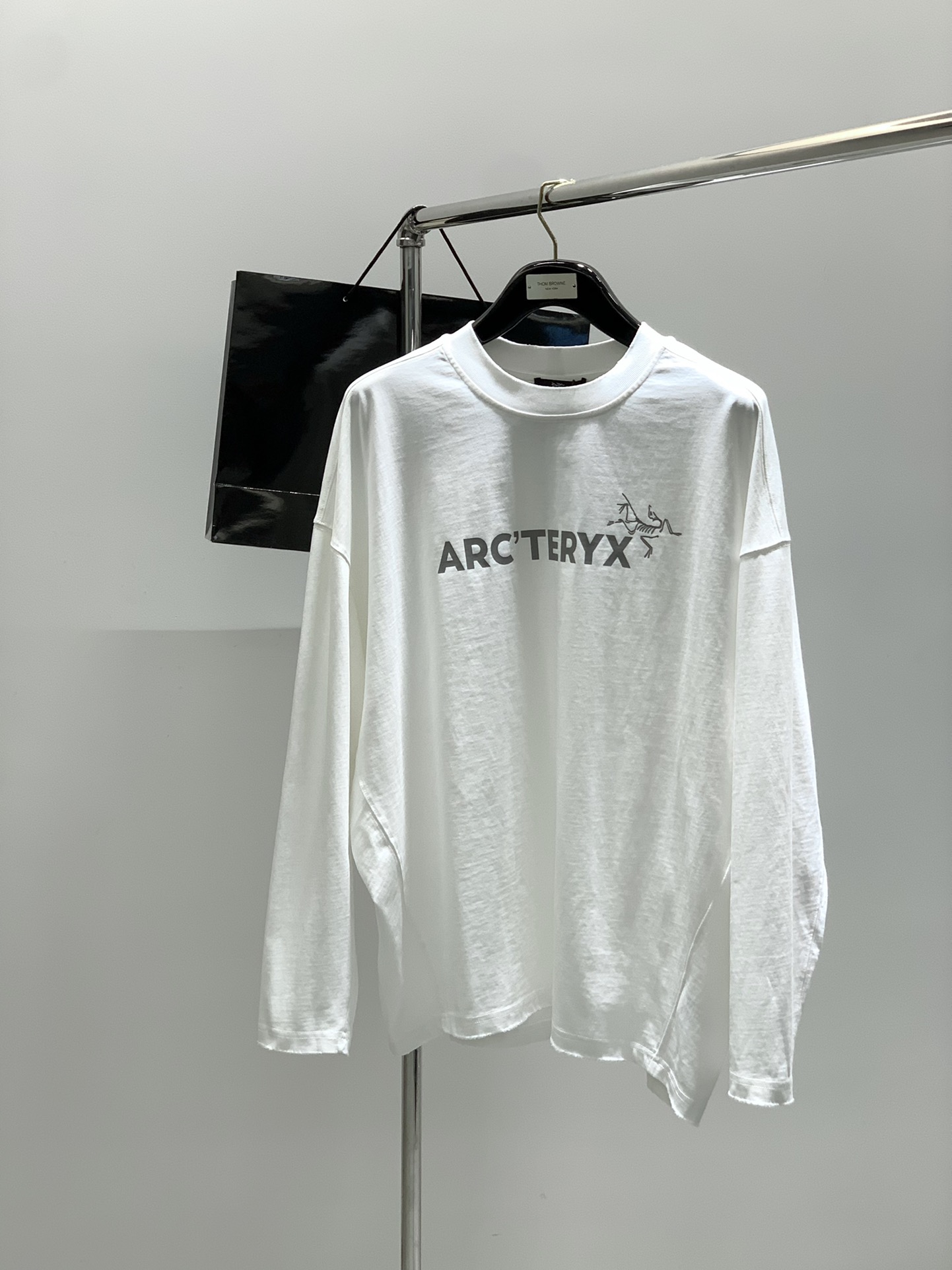 ，ARCTERYX 始祖鸟，2025早秋AW新品，时尚休闲圆领长袖卫衣，专柜同步有售，原单狠货，进口原版