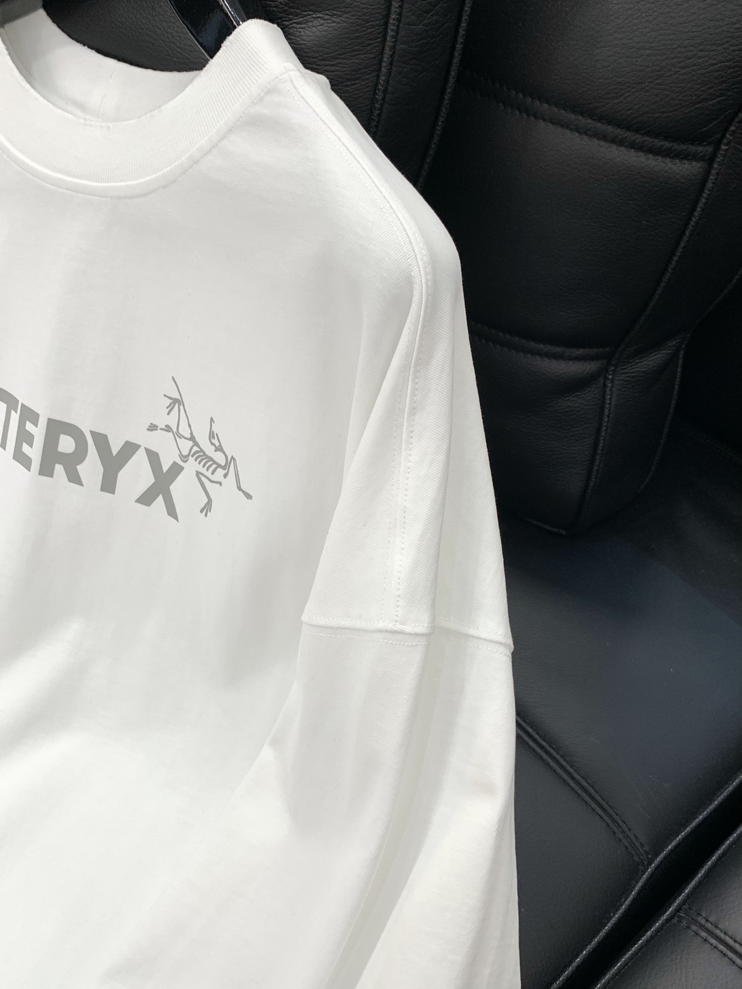 ，ARCTERYX 始祖鸟，2025早秋AW新品，时尚休闲圆领长袖卫衣，专柜同步有售，原单狠货，进口原版