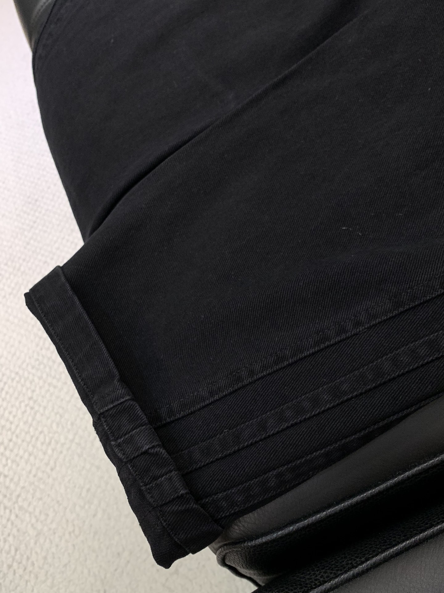 ，Loewe 罗意威，2025秋季最新款，时尚休闲裤，原单狠货，简约舒适，版型不挑人，采用进口原版面料，