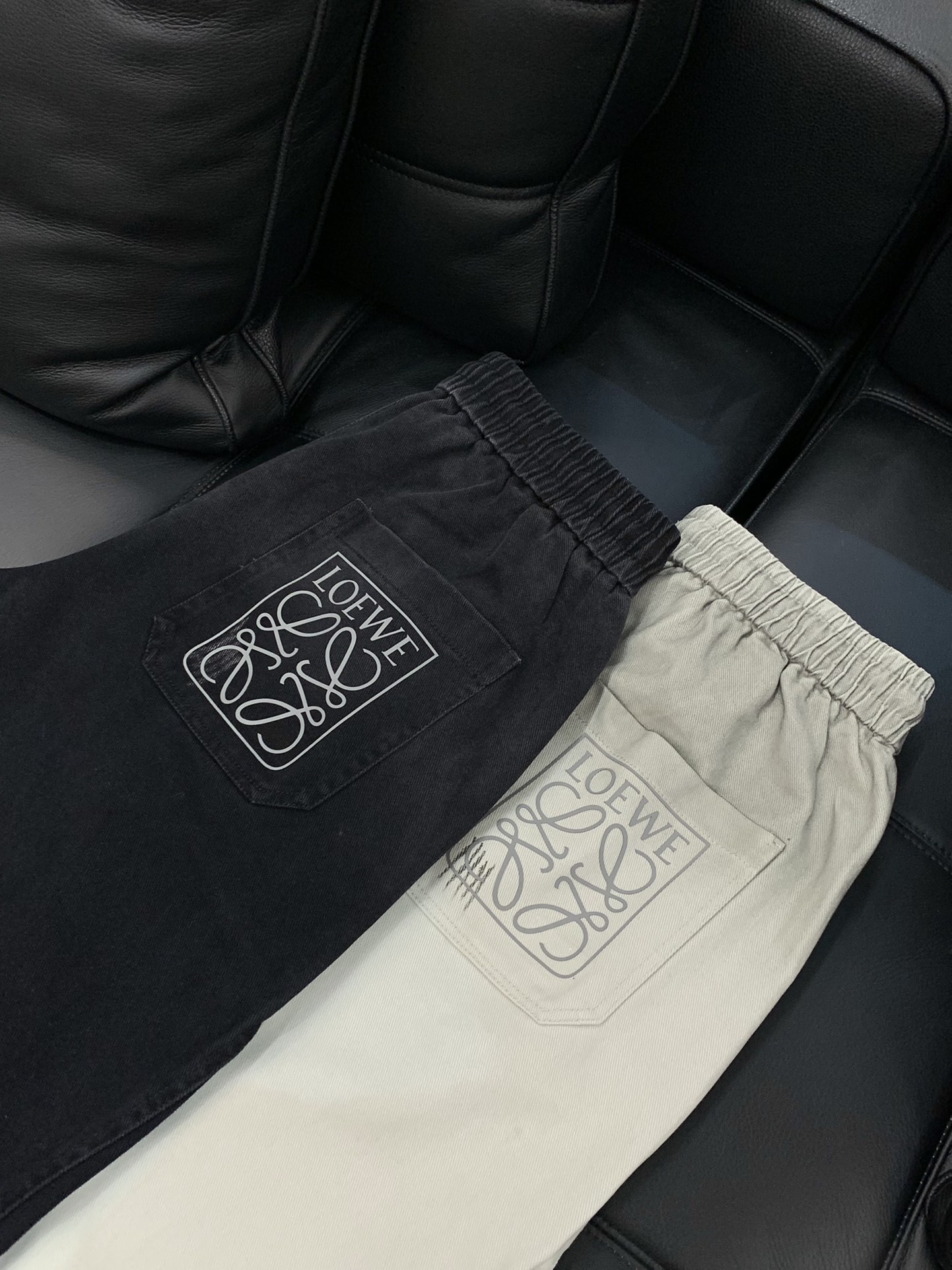 ，Loewe 罗意威，2025秋季最新款，时尚休闲裤，原单狠货，简约舒适，版型不挑人，采用进口原版面料，