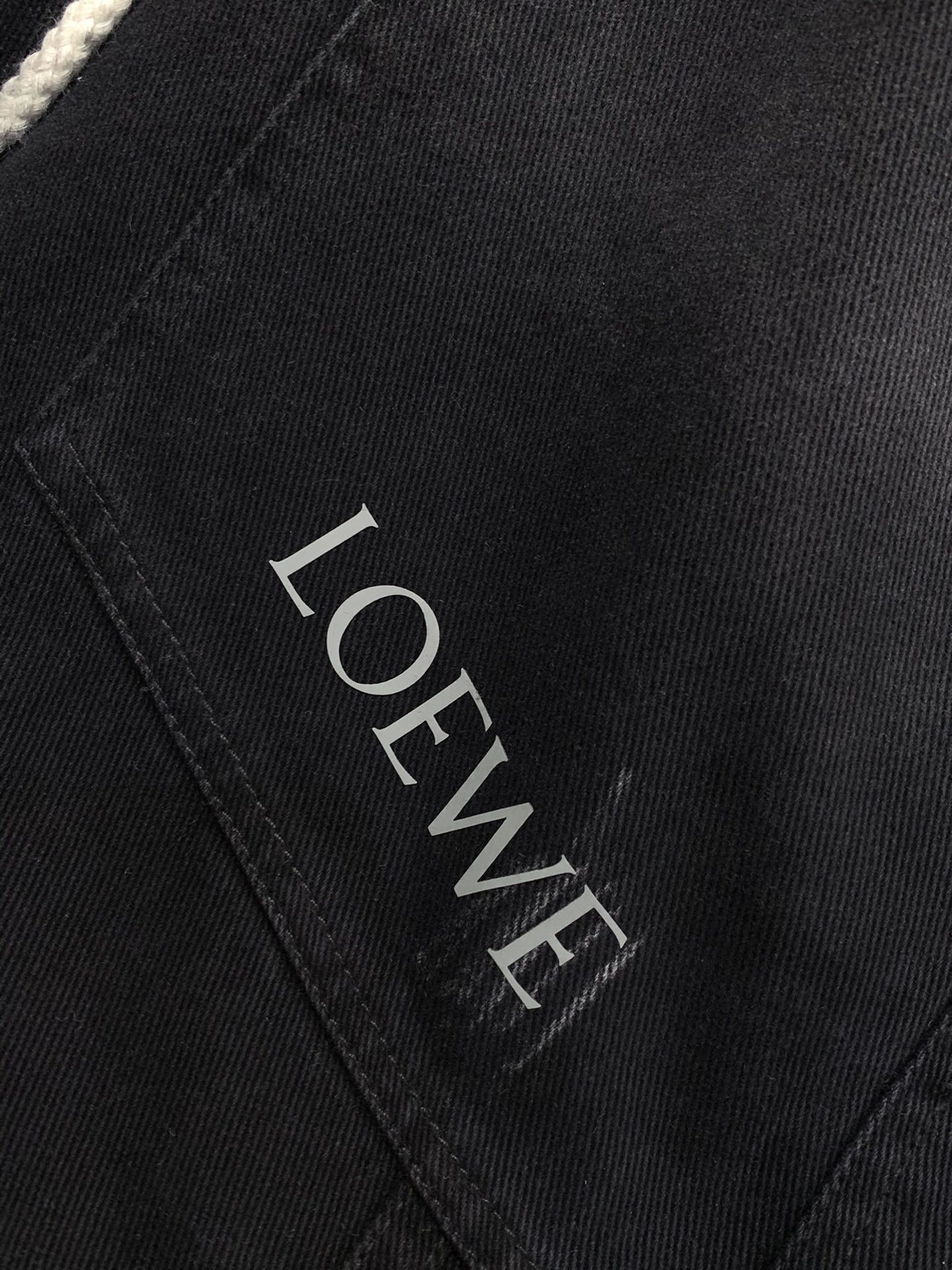 ，Loewe 罗意威，2025秋季最新款，时尚休闲裤，原单狠货，简约舒适，版型不挑人，采用进口原版面料，