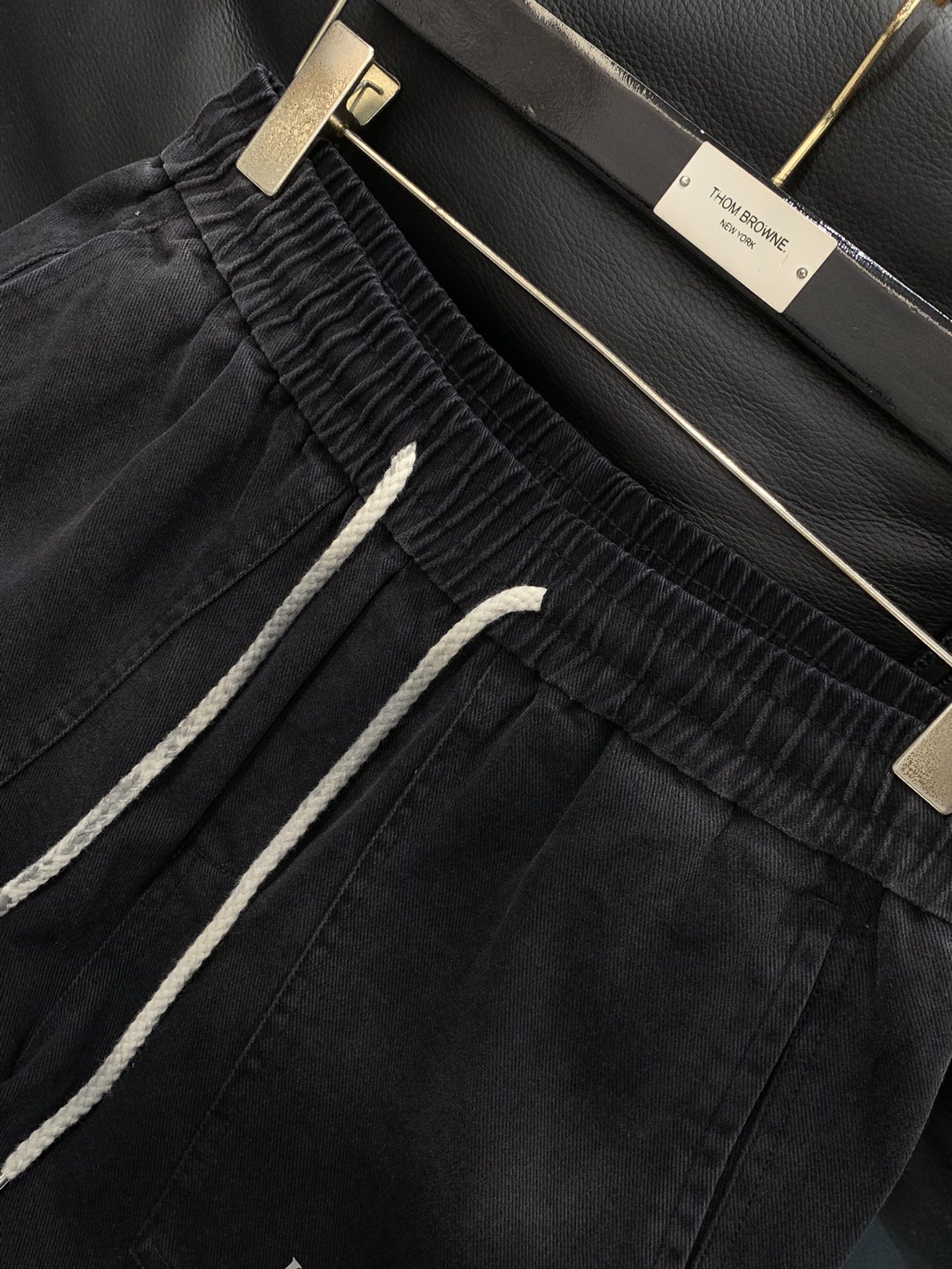 ，Loewe 罗意威，2025秋季最新款，时尚休闲裤，原单狠货，简约舒适，版型不挑人，采用进口原版面料，