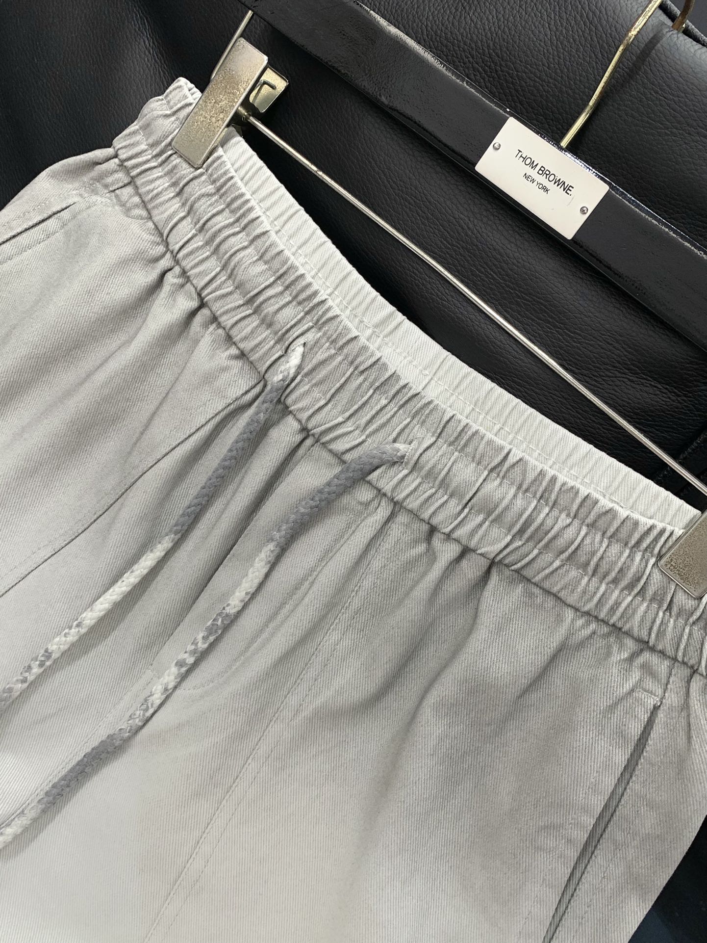 ，Loewe 罗意威，2025秋季最新款，时尚休闲裤，原单狠货，简约舒适，版型不挑人，采用进口原版面料，