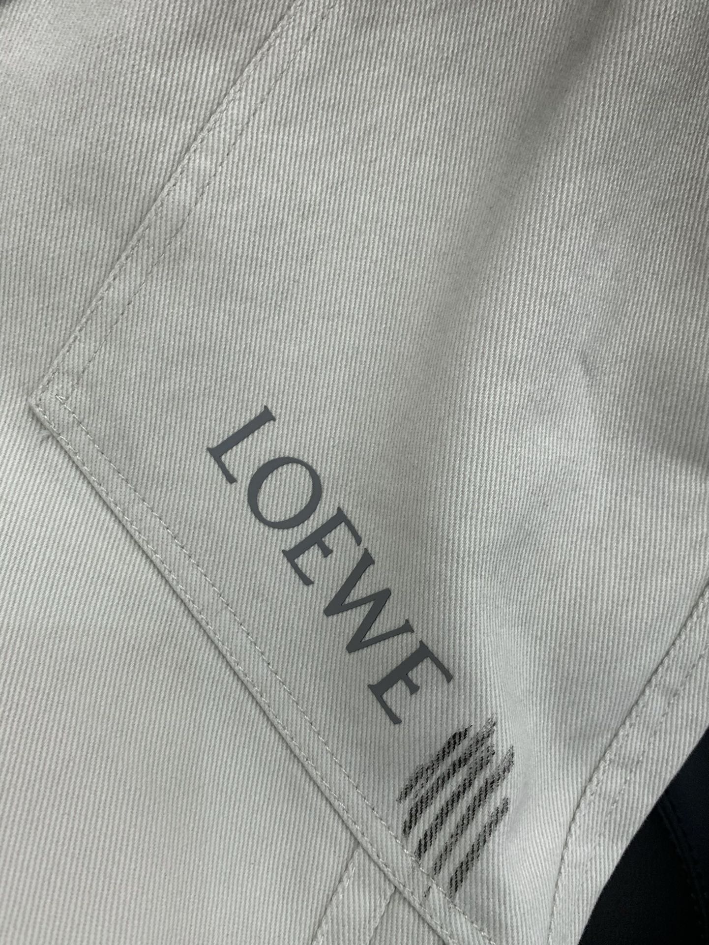 ，Loewe 罗意威，2025秋季最新款，时尚休闲裤，原单狠货，简约舒适，版型不挑人，采用进口原版面料，