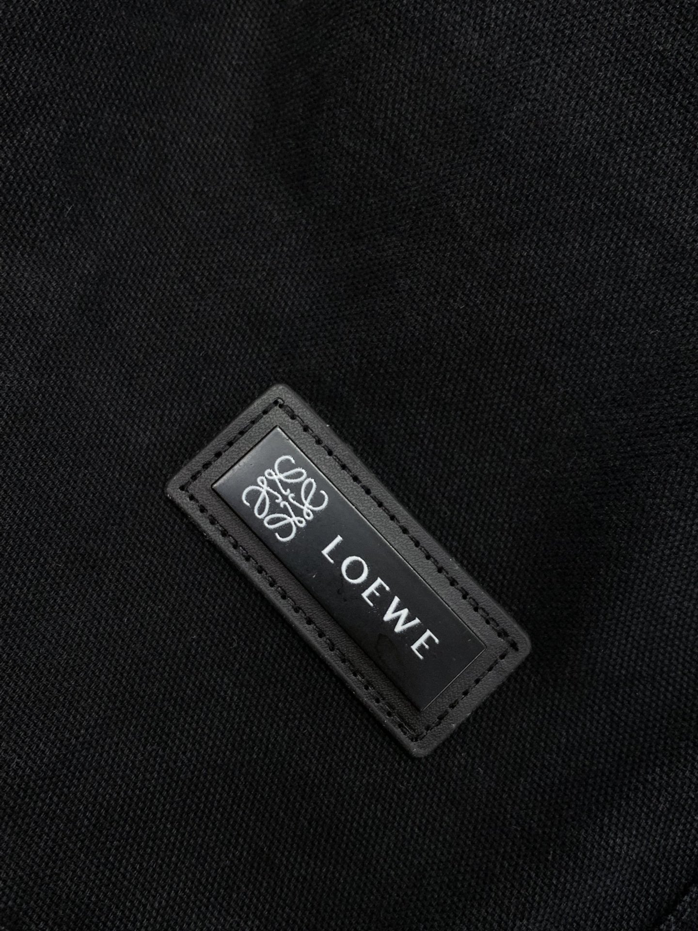 ，Loewe 罗意威，2025秋季最新款，时尚休闲裤，原单狠货，简约舒适，版型不挑人，采用进口原版面料，