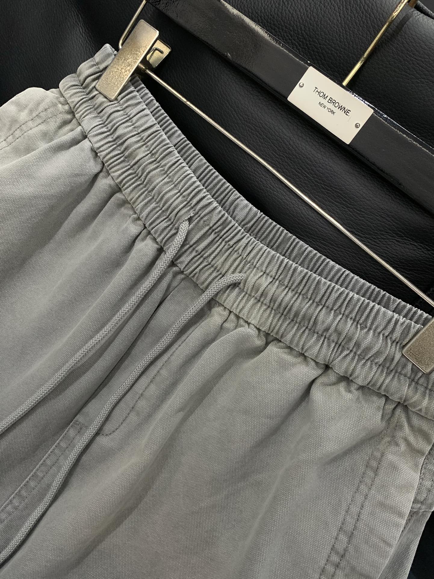 ，Loewe 罗意威，2025秋季最新款，时尚休闲裤，原单狠货，简约舒适，版型不挑人，采用进口原版面料，