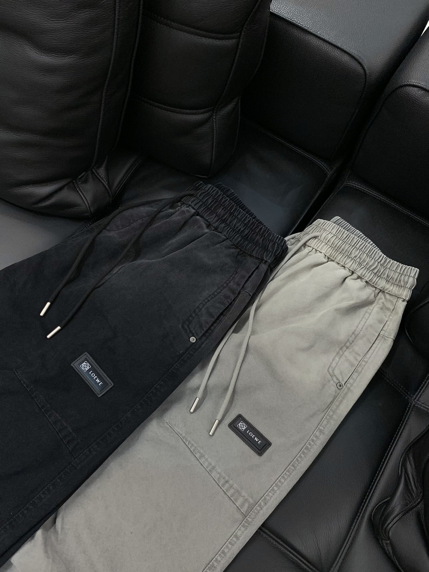 ，Loewe 罗意威，2025秋季最新款，时尚休闲裤，原单狠货，简约舒适，版型不挑人，采用进口原版面料，