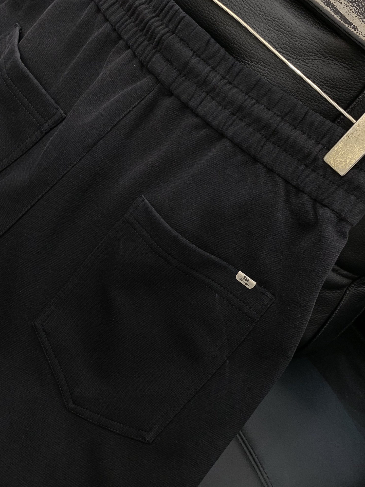 ，Balenciaga 巴黎世家，2025秋季最新品，专柜同步有售，原单狠货，时尚休闲裤，进口原版水洗弹