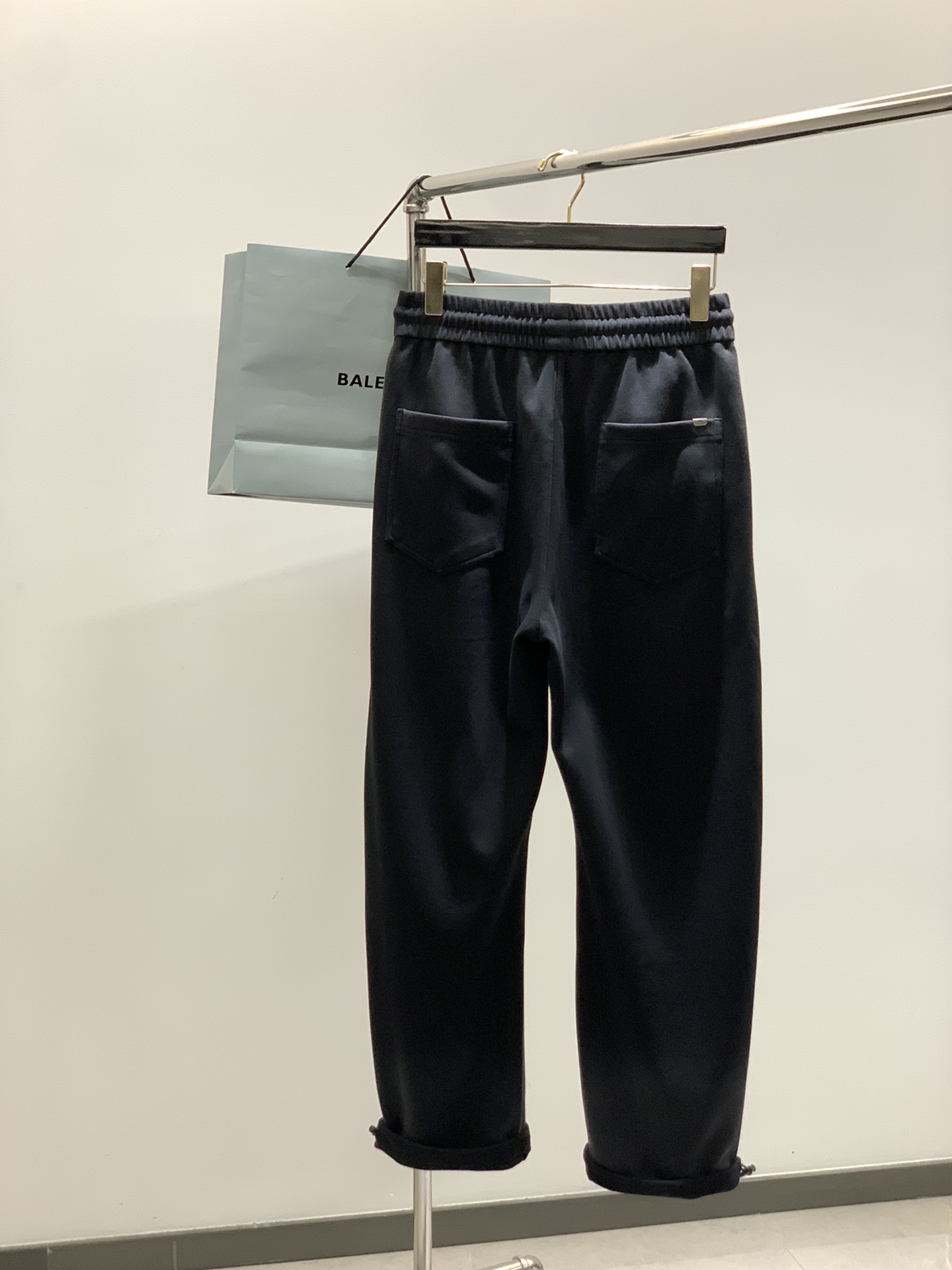 ，Balenciaga 巴黎世家，2025秋季最新品，专柜同步有售，原单狠货，时尚休闲裤，进口原版水洗弹