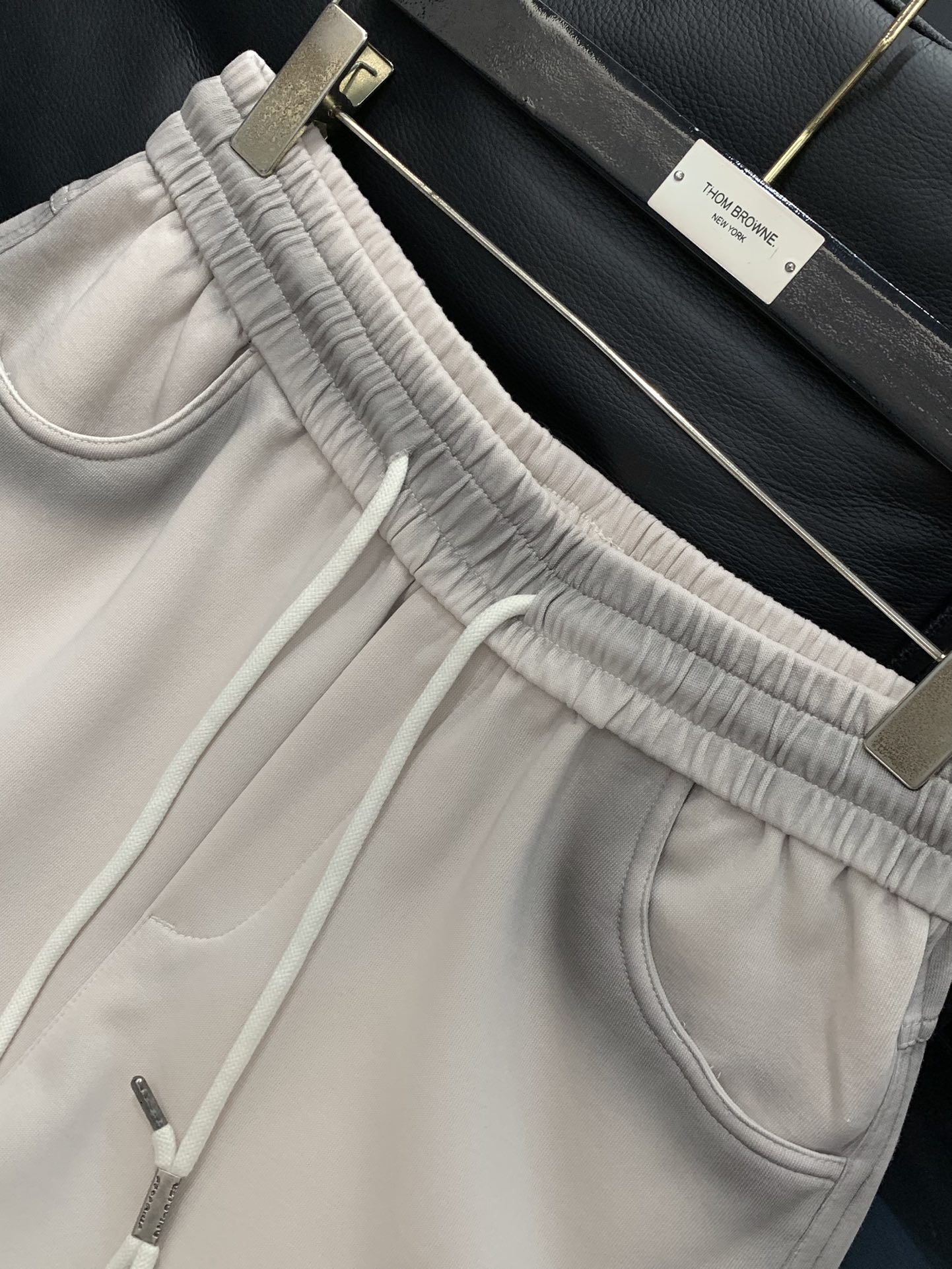 ，ARCTERYX 始祖鸟，2025秋季新品，时尚休闲裤，专柜同步有售，原单狠货，采用进口原版面料，顶级