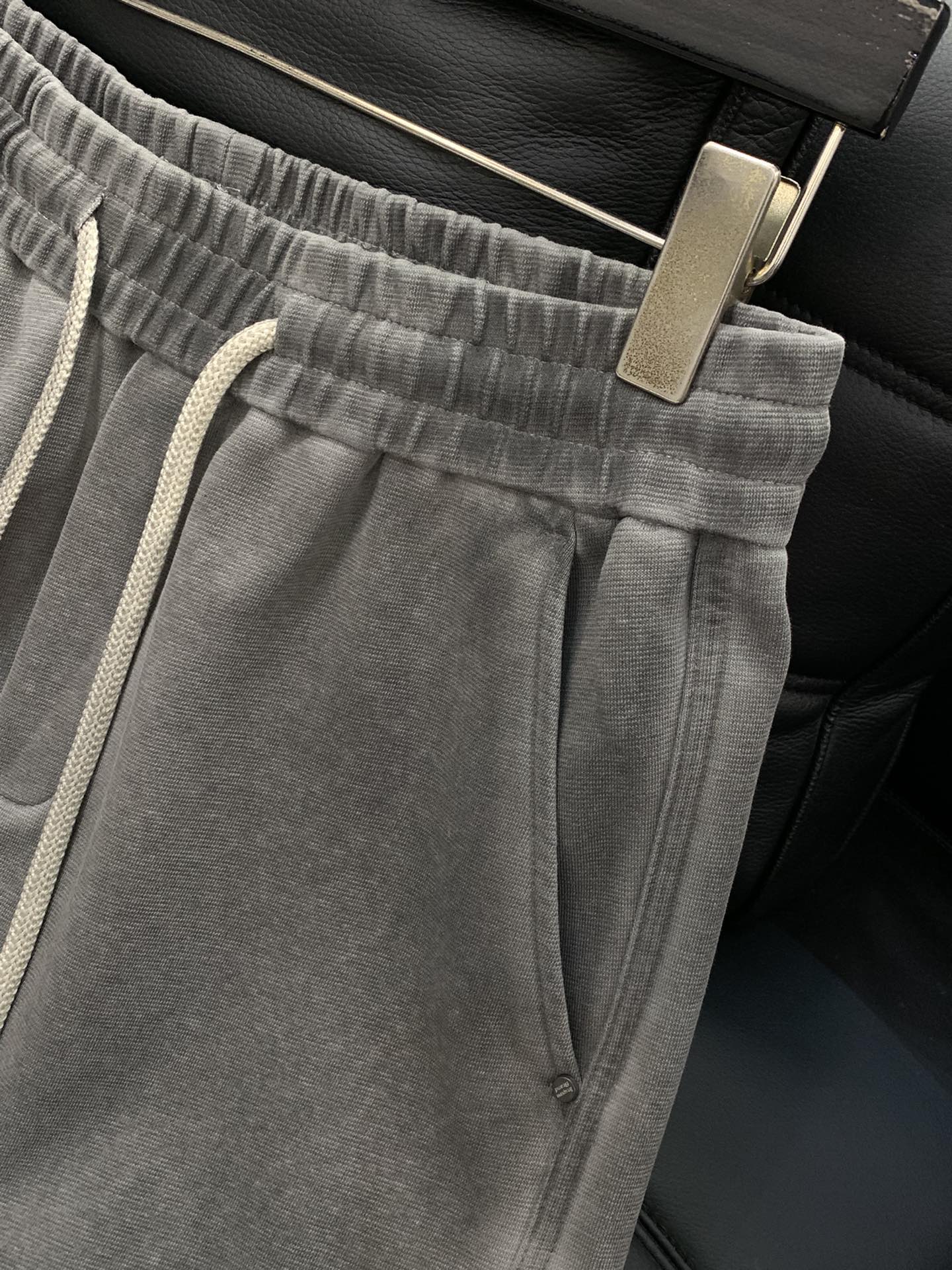 ，Balenciaga 巴黎世家，2025秋季最新品，专柜同步有售，原单狠货，时尚休闲裤，进口原版水洗弹