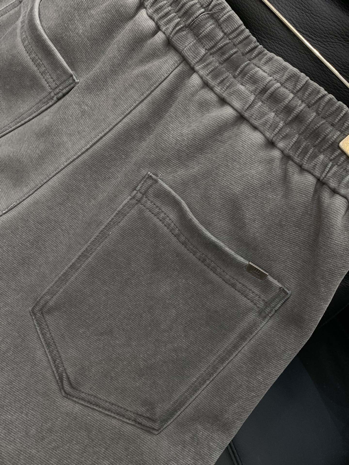 ，Balenciaga 巴黎世家，2025秋季最新品，专柜同步有售，原单狠货，时尚休闲裤，进口原版水洗弹