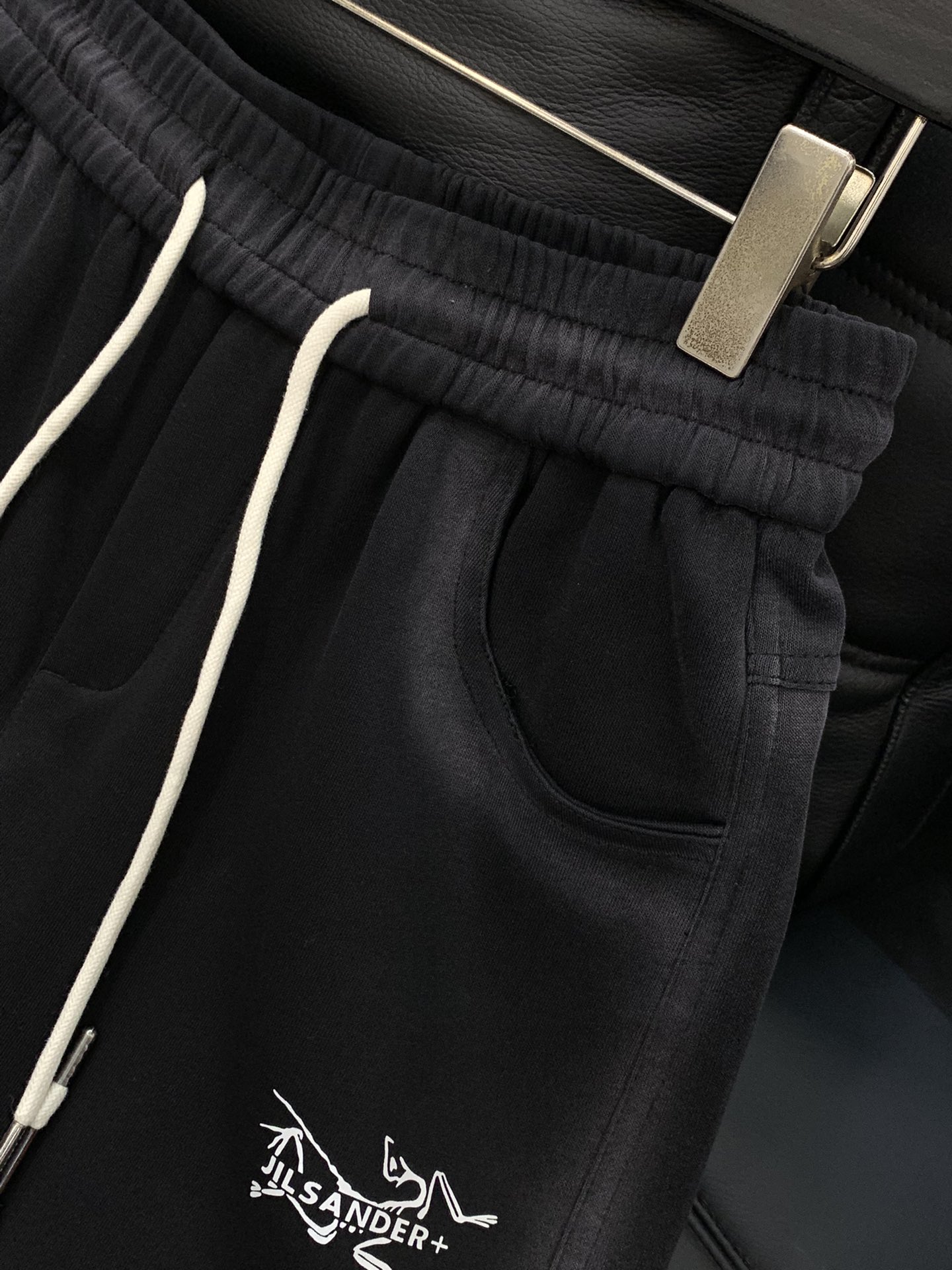 ，ARCTERYX 始祖鸟，2025秋季新品，时尚休闲裤，专柜同步有售，原单狠货，采用进口原版面料，顶级