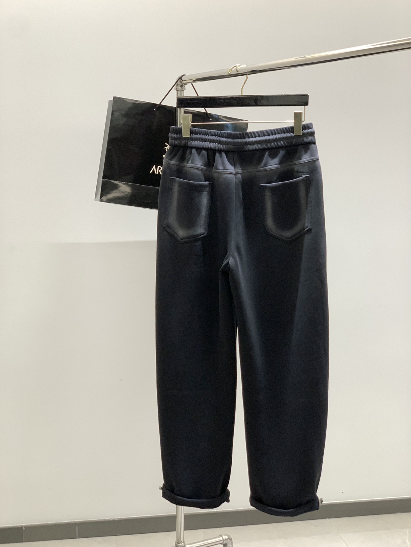 ，ARCTERYX 始祖鸟，2025秋季新品，时尚休闲裤，专柜同步有售，原单狠货，采用进口原版面料，顶级