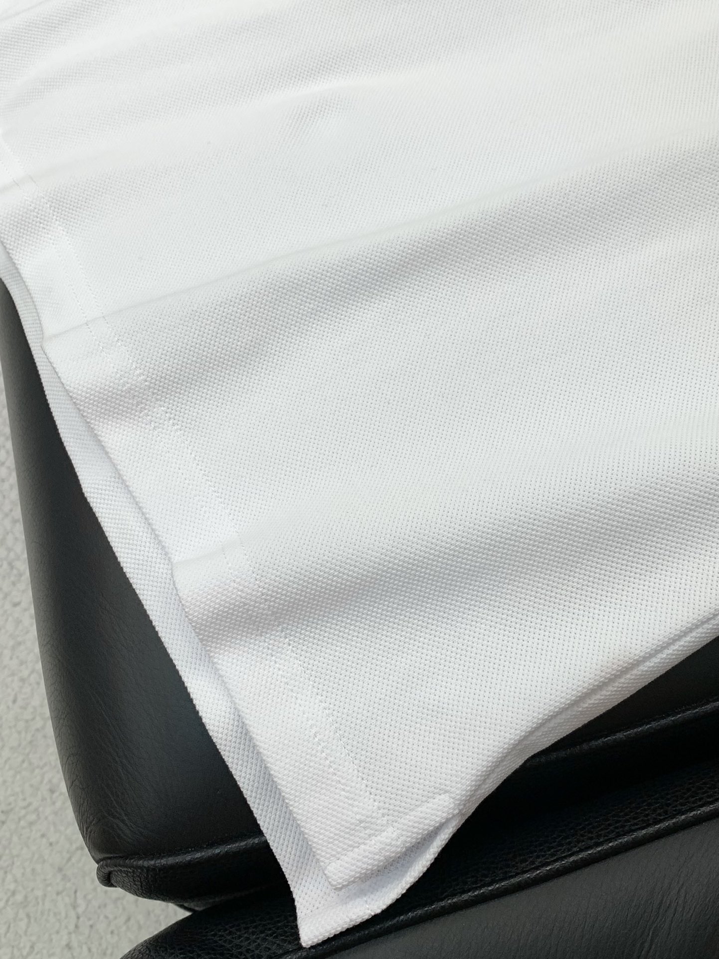 ，Gucci 古驰，2025夏季最新款，专柜同步有售，原单狠货，时尚休闲翻领短袖T恤，上身很有特点！吸睛