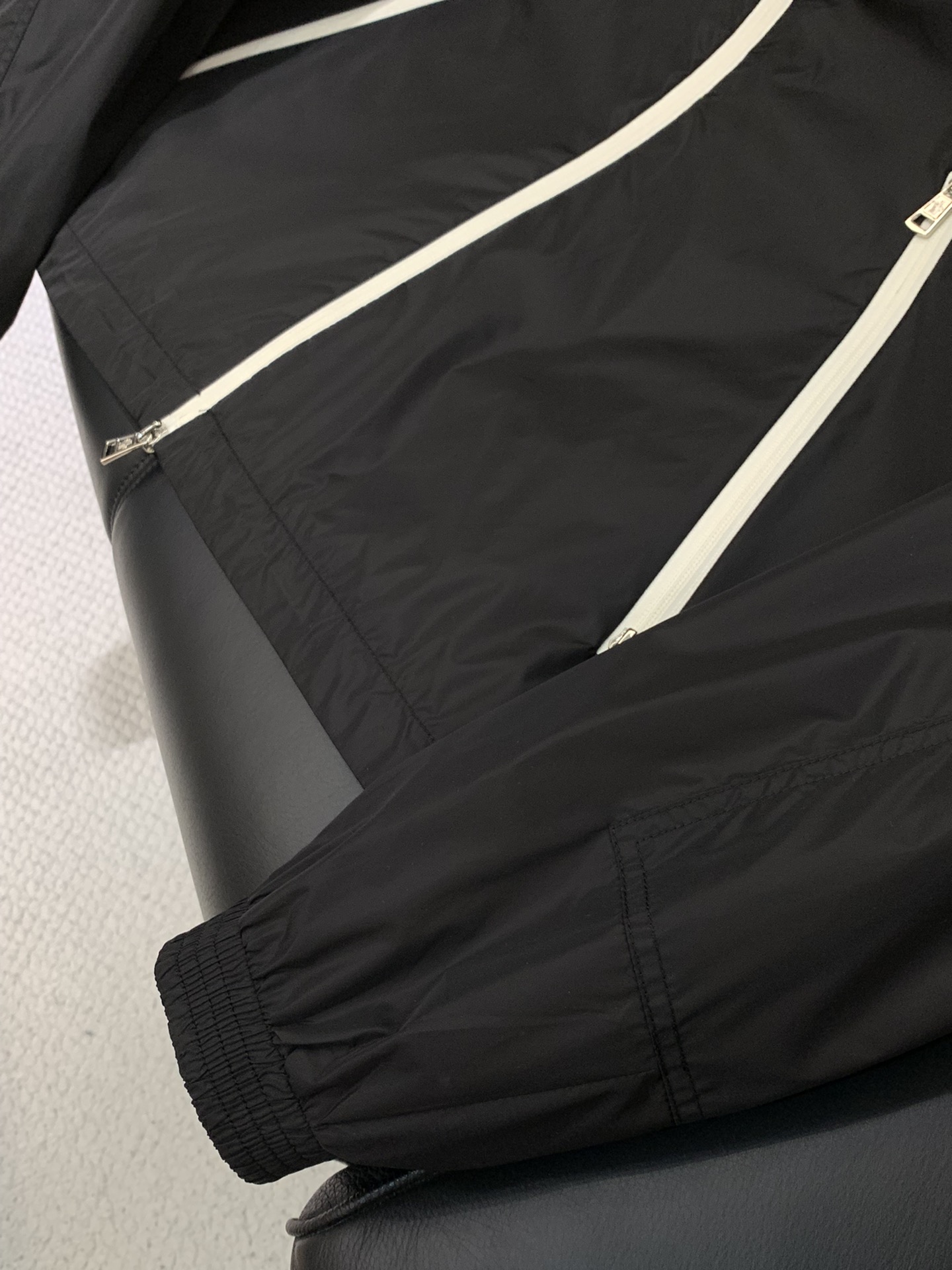 ，Moncler 蒙口，2025秋季最新品，专柜同步有售，原单狠货，时尚休闲连帽外套，上身舒适！吸睛而有