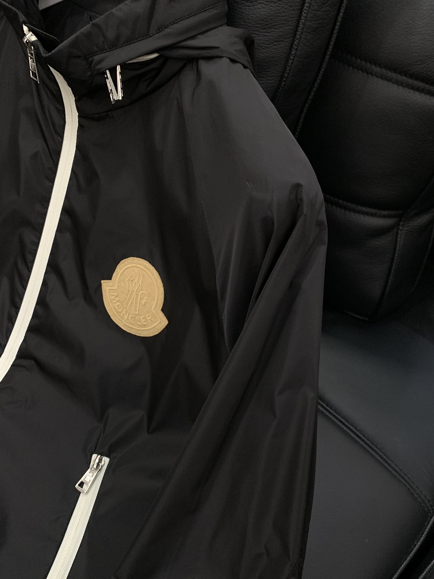，Moncler 蒙口，2025秋季最新品，专柜同步有售，原单狠货，时尚休闲连帽外套，上身舒适！吸睛而有