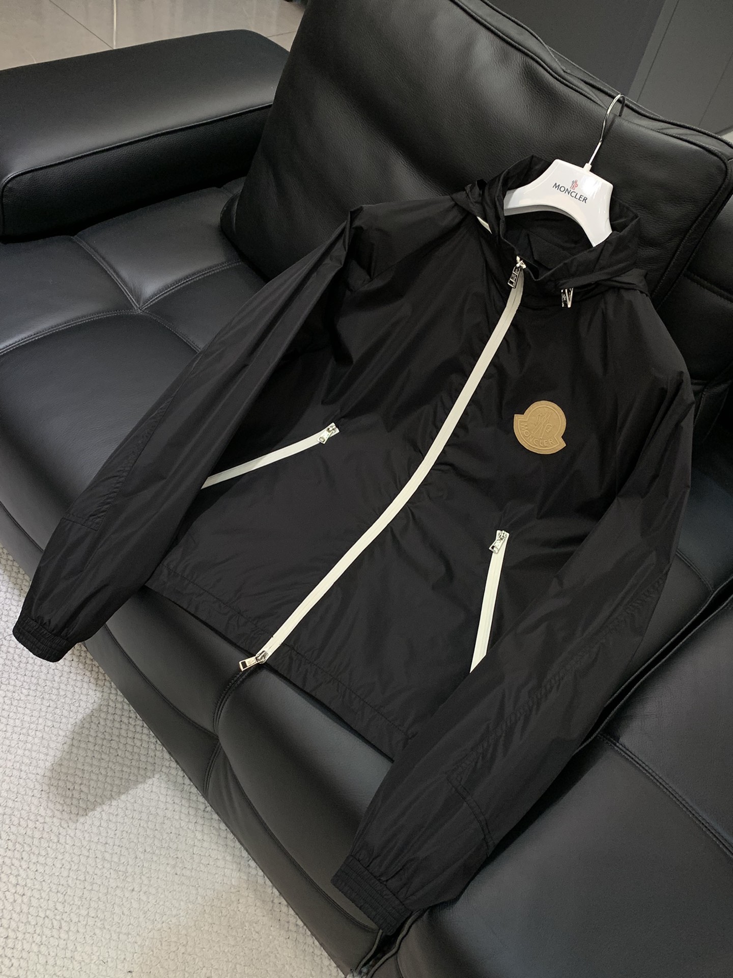 ，Moncler 蒙口，2025秋季最新品，专柜同步有售，原单狠货，时尚休闲连帽外套，上身舒适！吸睛而有