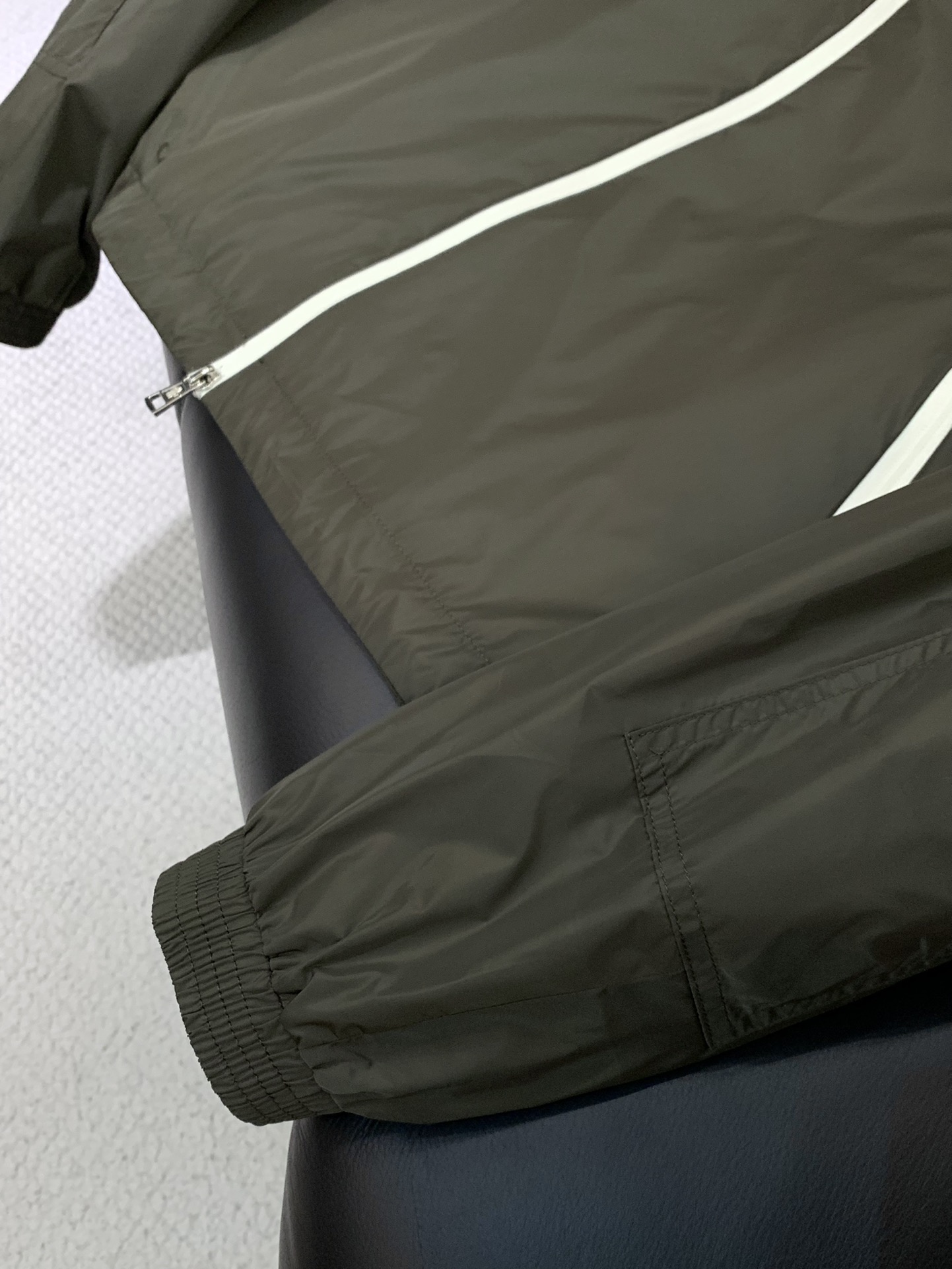 ，Moncler 蒙口，2025秋季最新品，专柜同步有售，原单狠货，时尚休闲连帽外套，上身舒适！吸睛而有