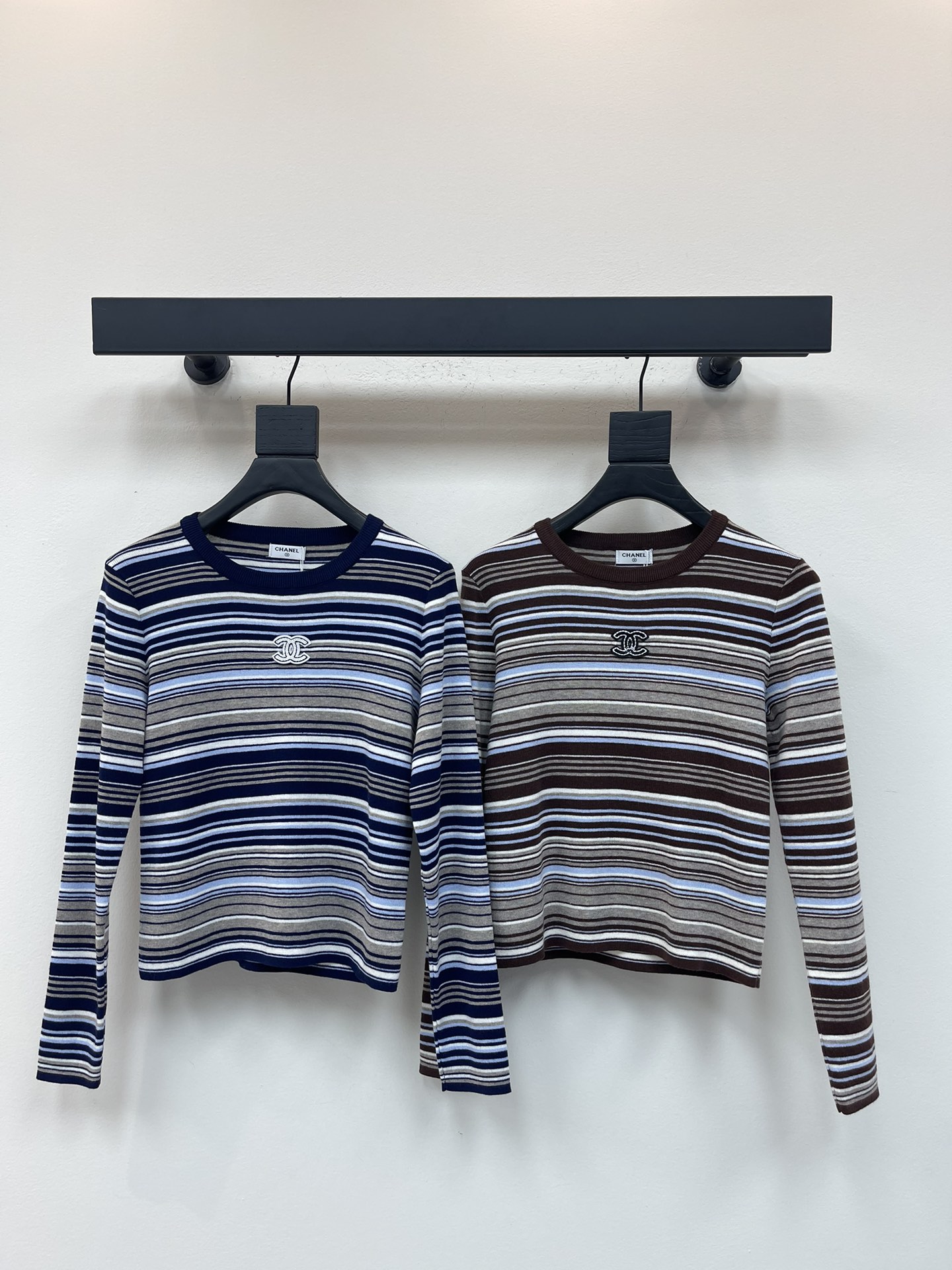 NO:470865,Chane*25 early autumn new small fragrance color striped round neck knitted long-sleeved top, double C embroidered logo on the chest, simple and elegant, regular style, fashionable and slimming, easy to control when traveling or gatherings!  SML, chanel,alexander wang19860909Chane*25早秋新款小香彩色条纹圆领针织长袖上衣 胸前双C刺绣logo 简约大方 常规版型 时髦显瘦 日常出行或聚会轻松驾驭！SML,,chanel,alexander wang,Women's clothing