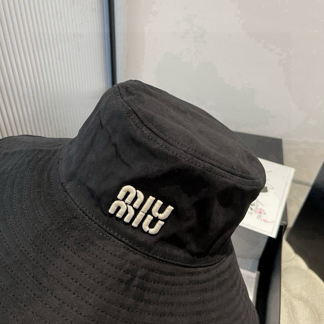 🆕

miumiu缪缪专柜款渔夫帽，高端定制，头围57cm