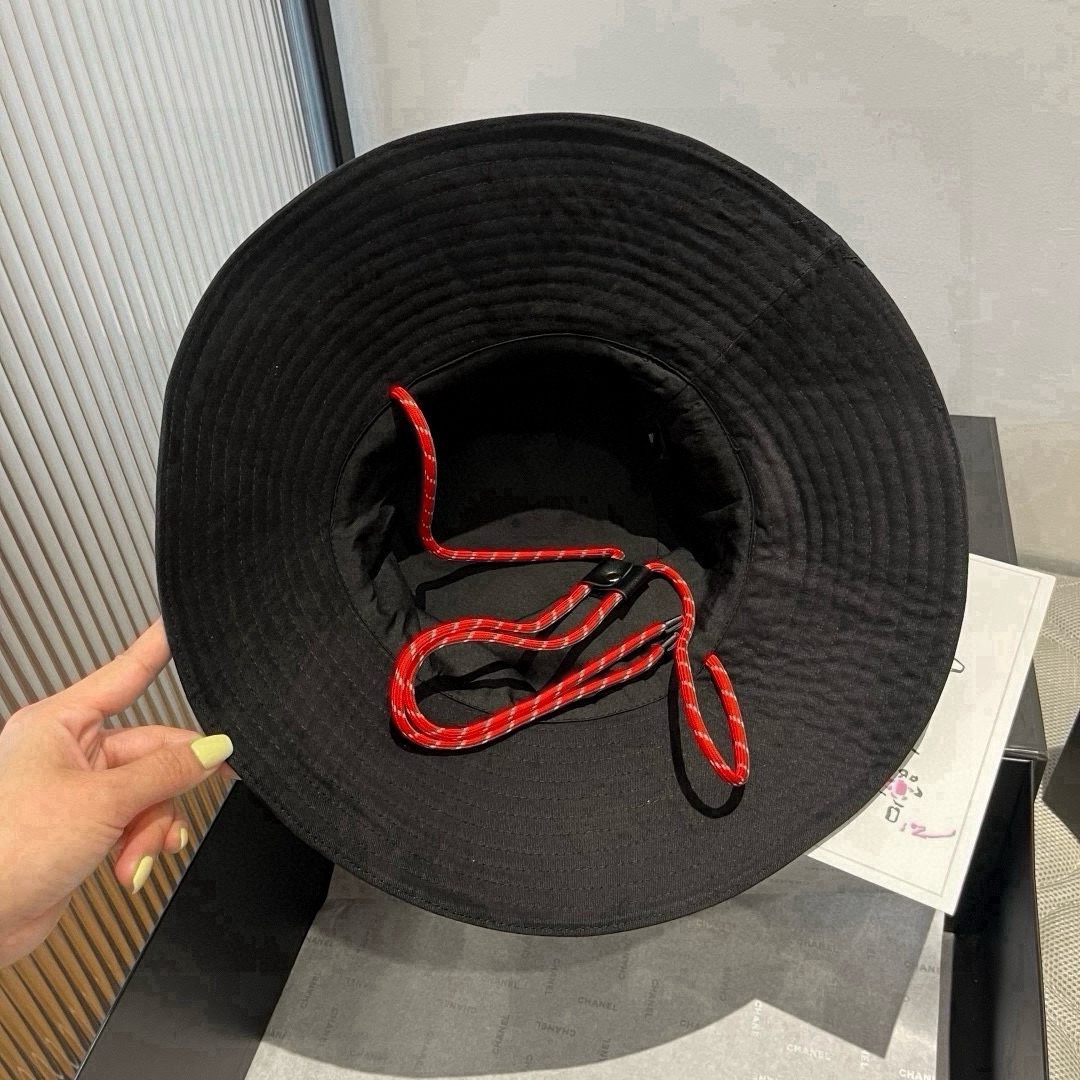 🆕

miumiu缪缪专柜款渔夫帽，高端定制，头围57cm