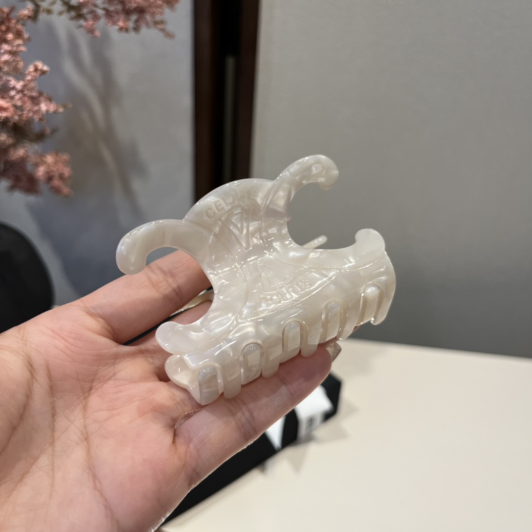 🆕


Celine赛琳发夹 官方款
