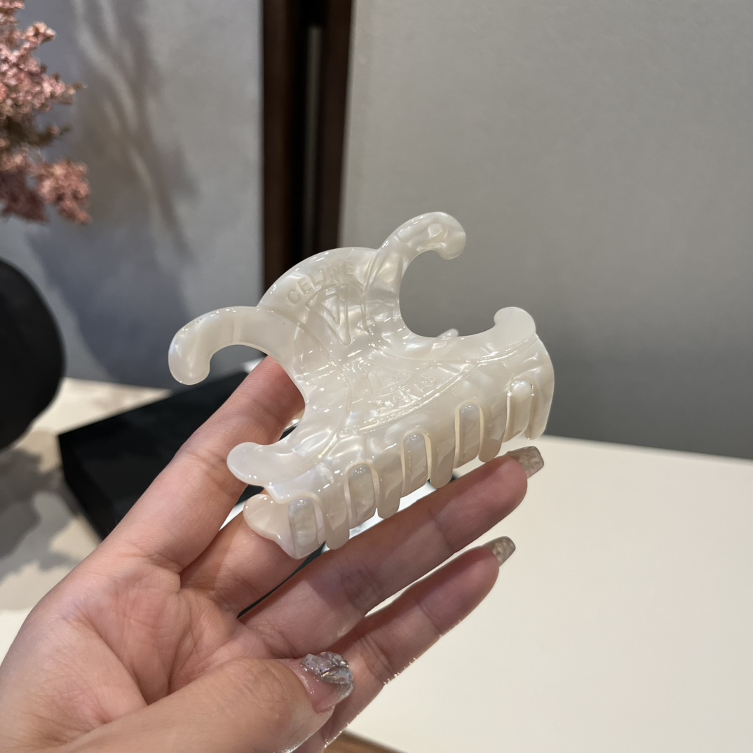 🆕


Celine赛琳发夹 官方款