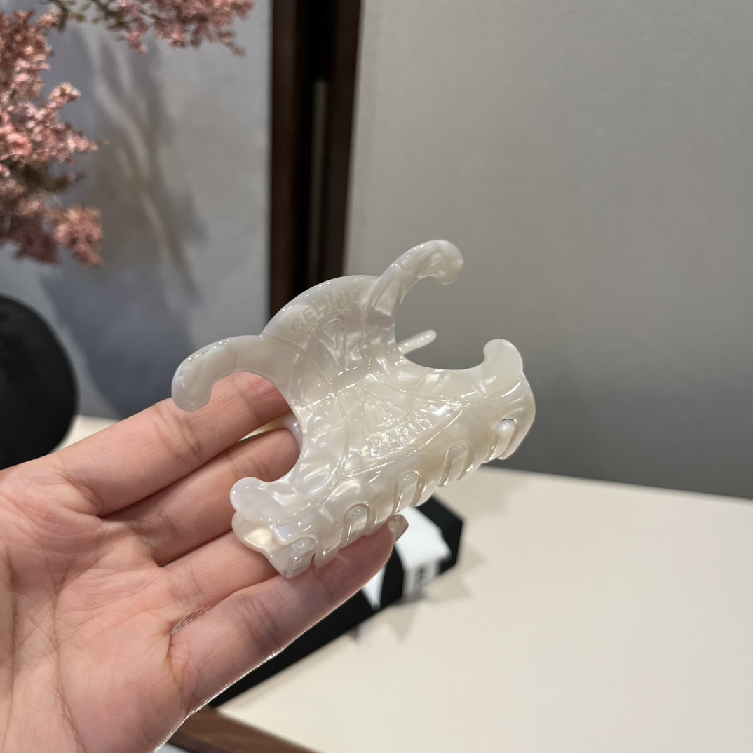 🆕


Celine赛琳发夹 官方款