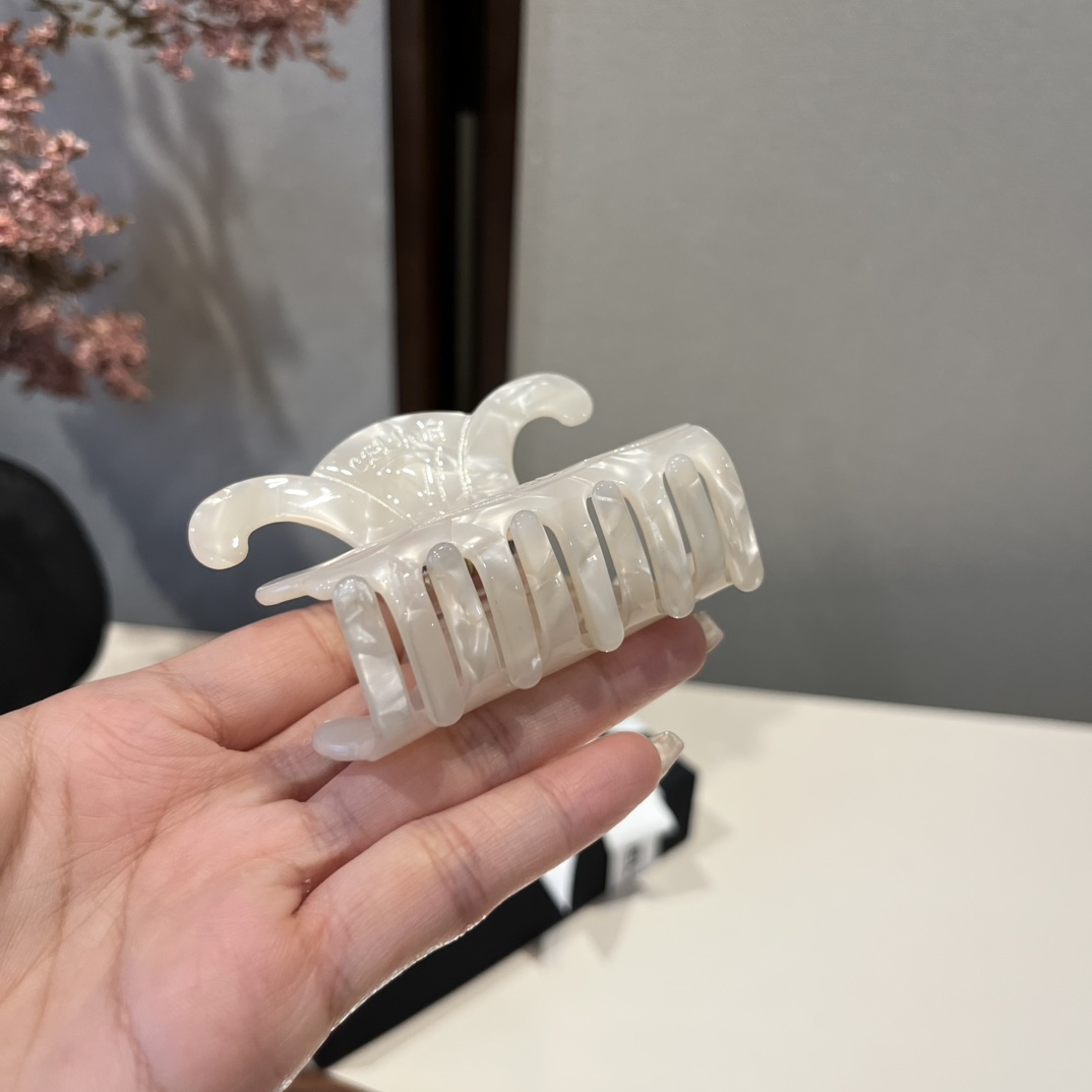 🆕


Celine赛琳发夹 官方款