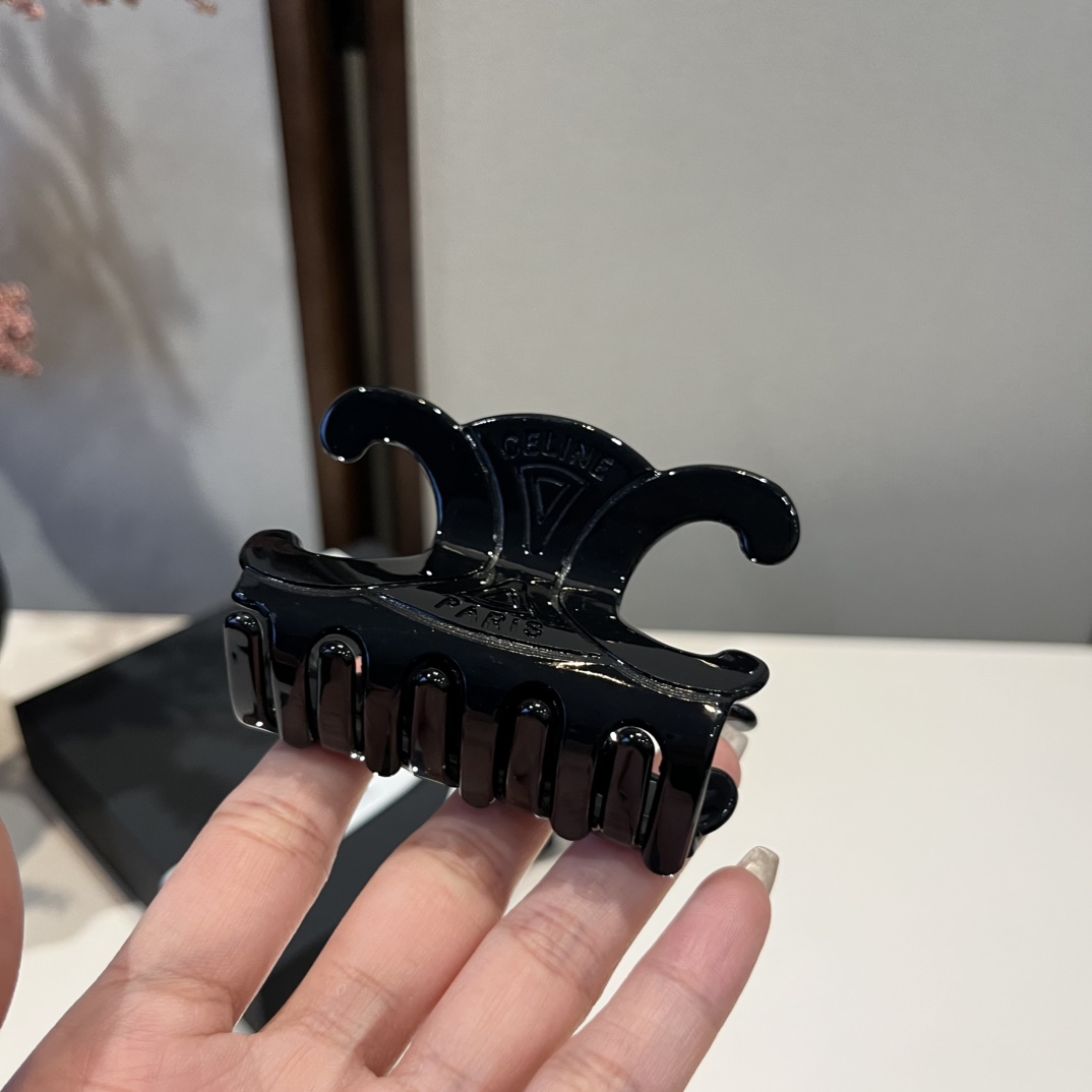 🆕


Celine赛琳发夹 官方款
